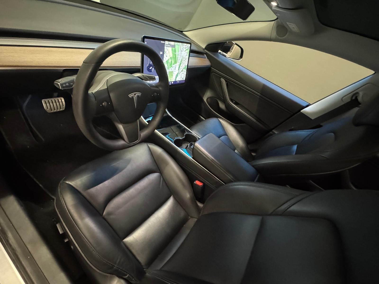 TESLA Model 3 Performance Dual Motor AWD-showroom-element-1