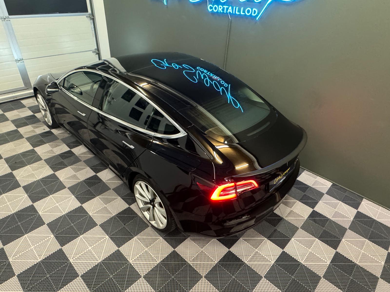 TESLA Model 3 Performance Dual Motor AWD-showroom-element-2