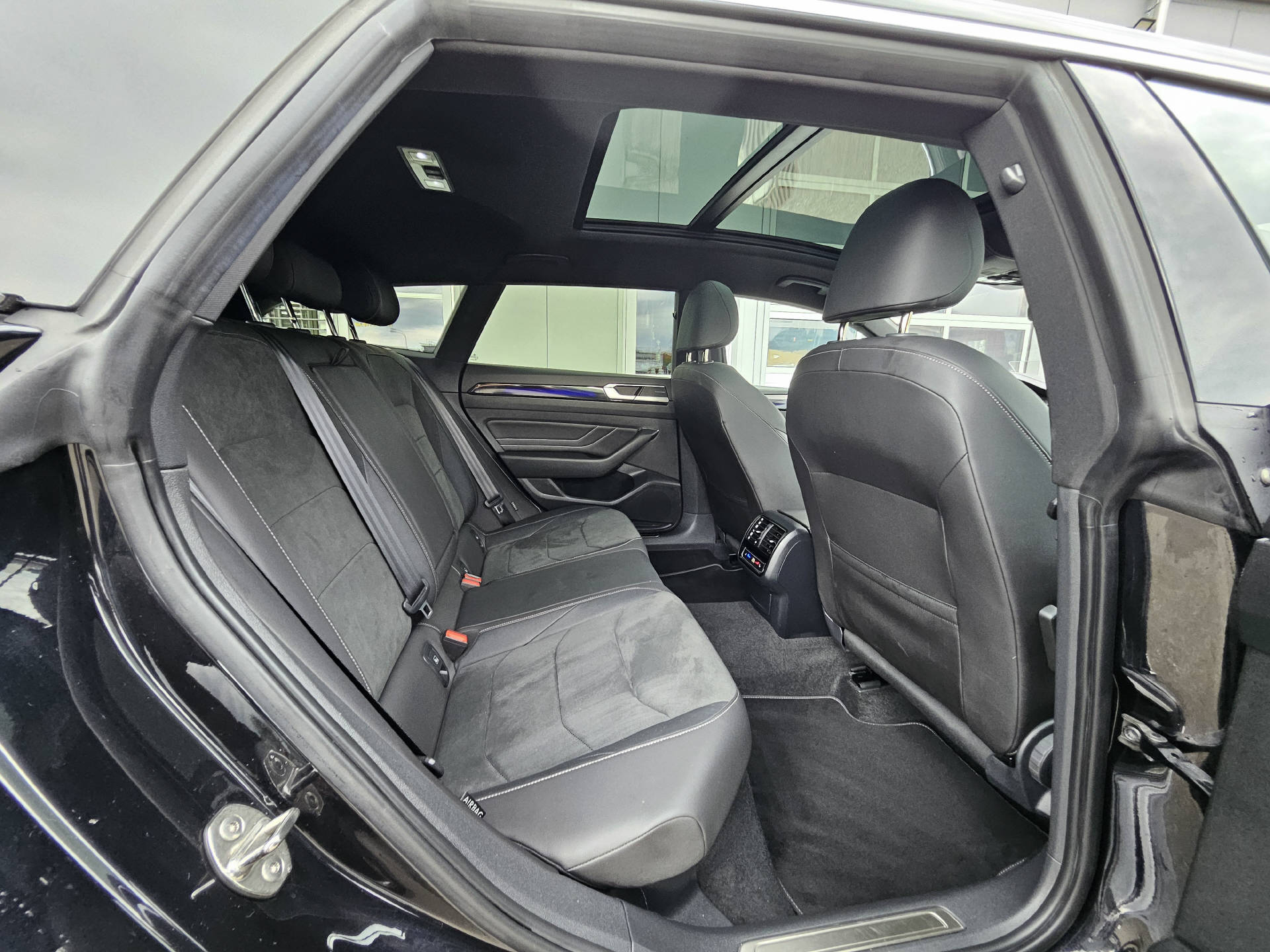 VW Arteon Shooting Brake 2.0 TSI R-Line DSG 4m* IQ Light Matrix LED * ACC * Anhängerkupplung *-image-24