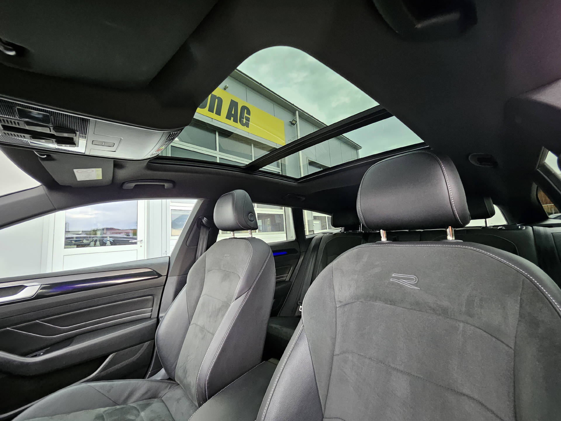 VW Arteon Shooting Brake 2.0 TSI R-Line DSG 4m* IQ Light Matrix LED * ACC * Anhängerkupplung *-image-22