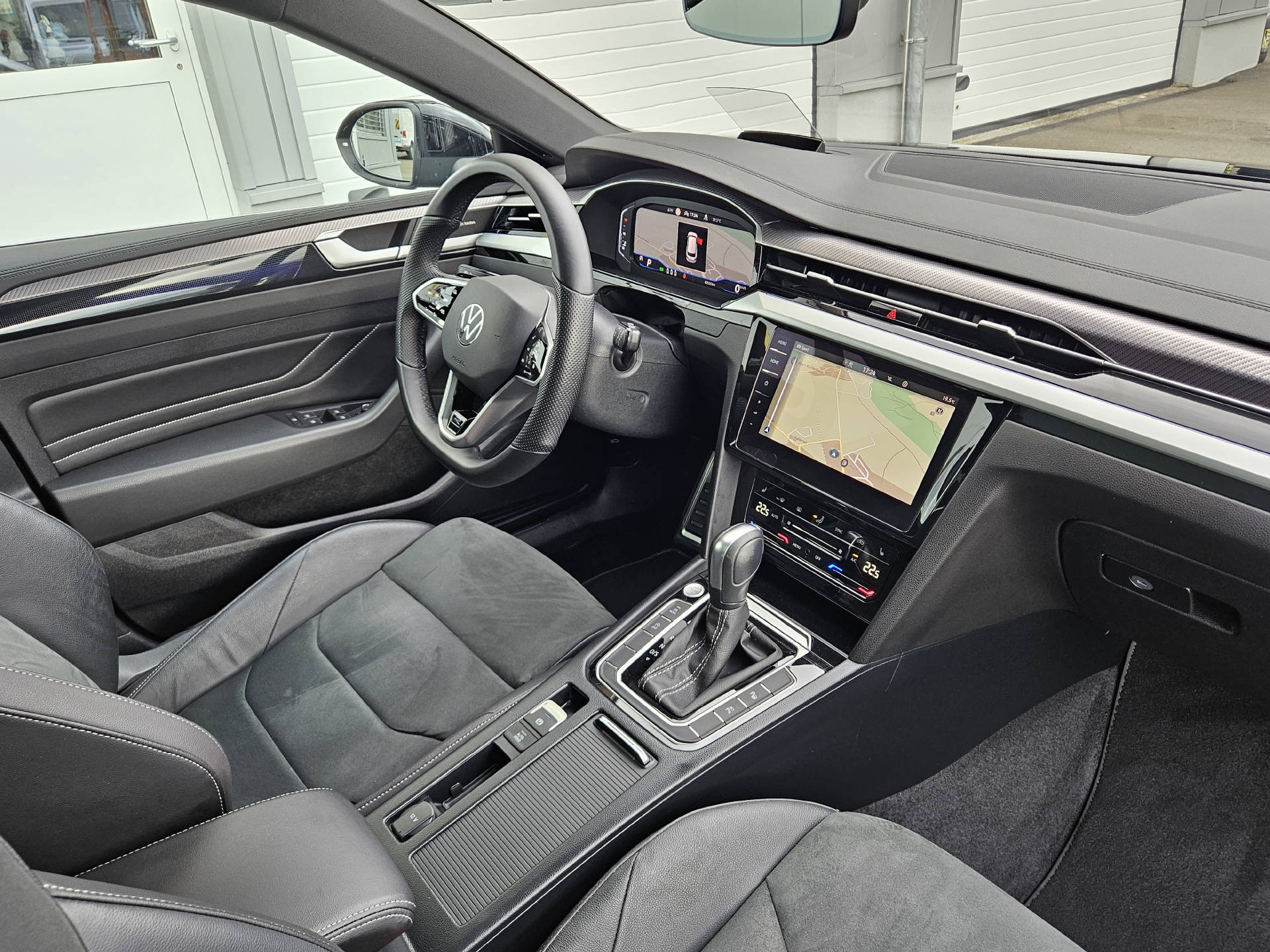 VW Arteon Shooting Brake 2.0 TSI R-Line DSG 4m* IQ Light Matrix LED * ACC * Anhängerkupplung *-image-28
