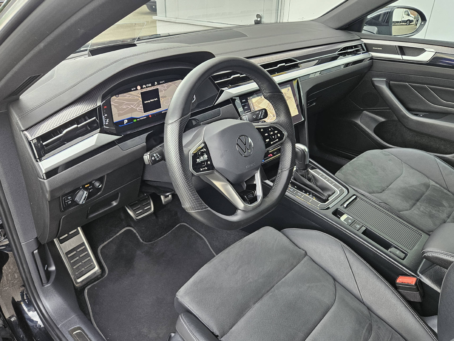 VW Arteon Shooting Brake 2.0 TSI R-Line DSG 4m* IQ Light Matrix LED * ACC * Anhängerkupplung *-image-17