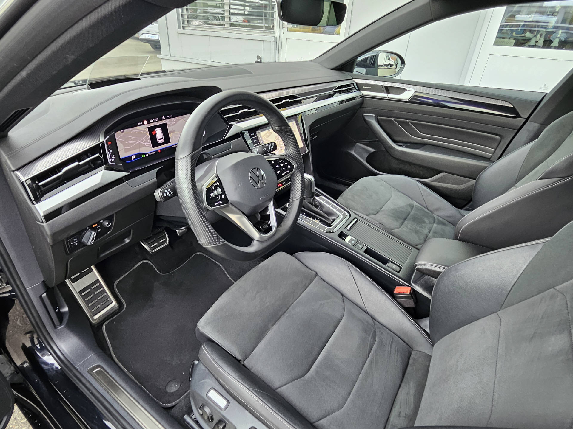 VW Arteon Shooting Brake 2.0 TSI R-Line DSG 4m* IQ Light Matrix LED * ACC * Anhängerkupplung *-image-19