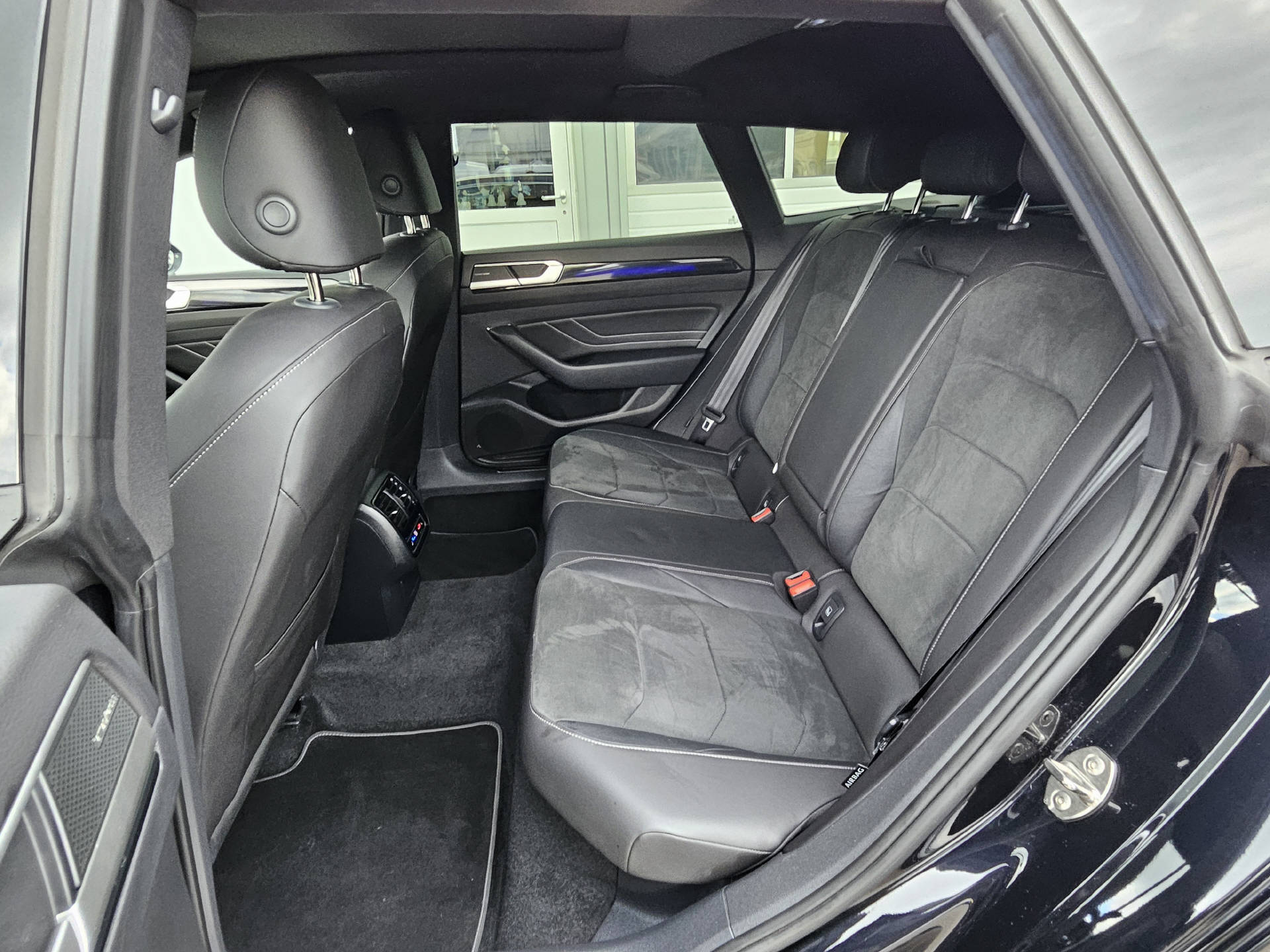 VW Arteon Shooting Brake 2.0 TSI R-Line DSG 4m* IQ Light Matrix LED * ACC * Anhängerkupplung *-image-21