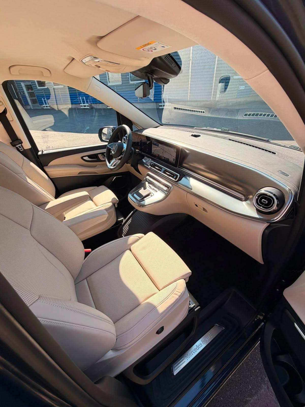 MERCEDES-BENZ V 300 d Exclusive lang Van-image-11