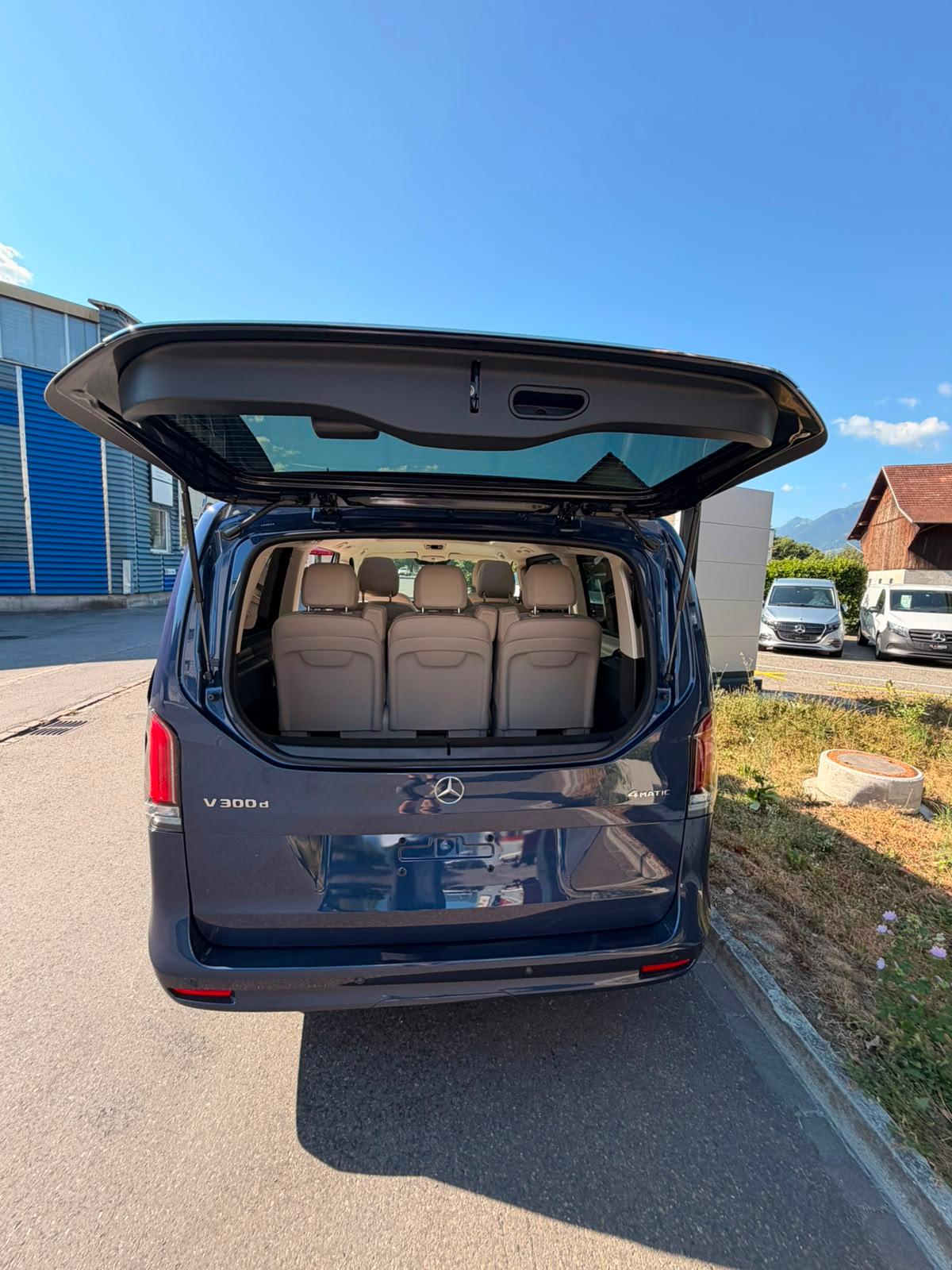 MERCEDES-BENZ V 300 d Exclusive lang Van-image-22