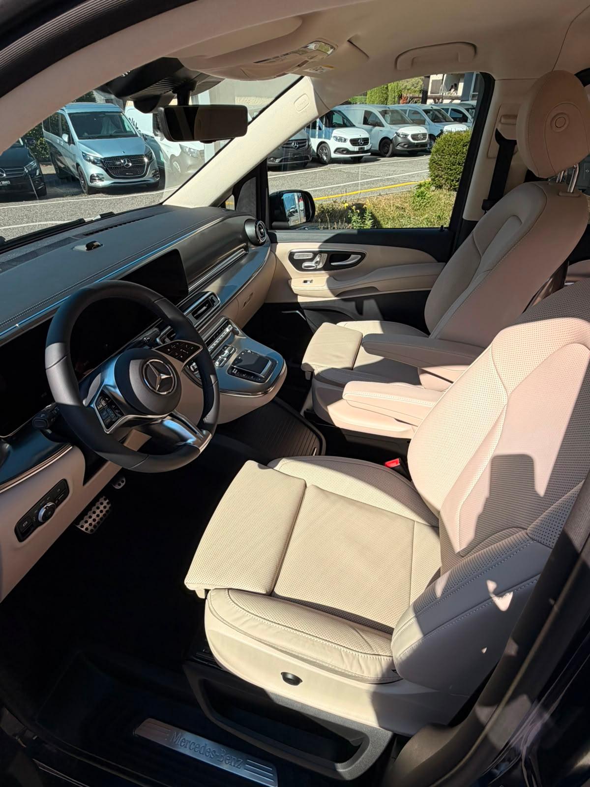 MERCEDES-BENZ V 300 d Exclusive lang Van-image-7