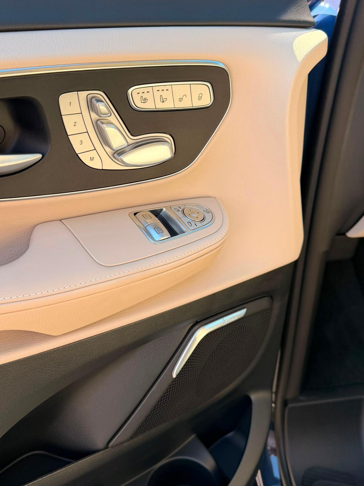 MERCEDES-BENZ V 300 d Exclusive lang Van-image-12