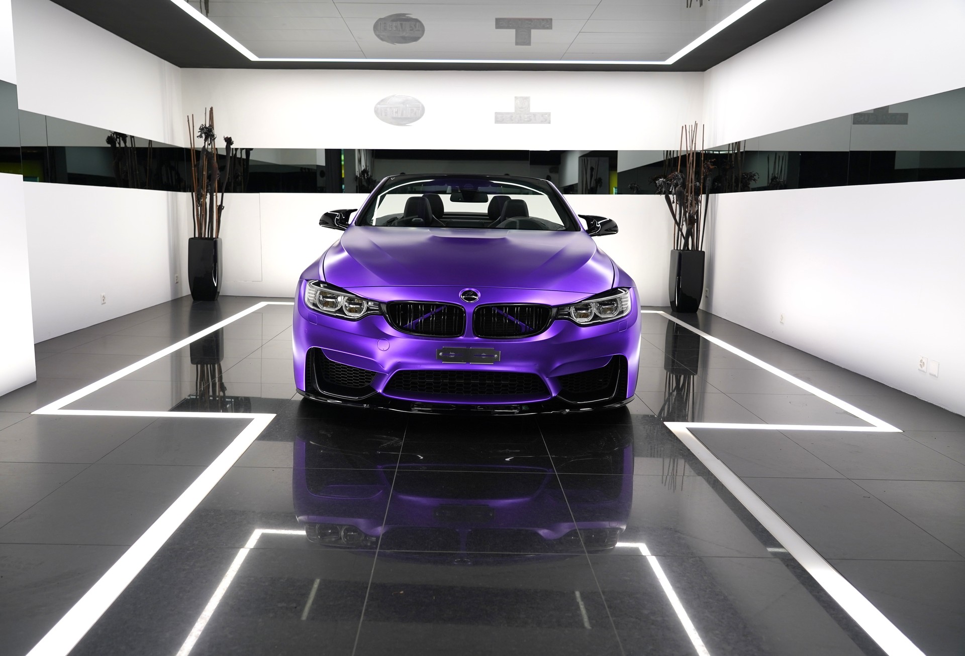 BMW M4 Cabrio-showroom-element-1