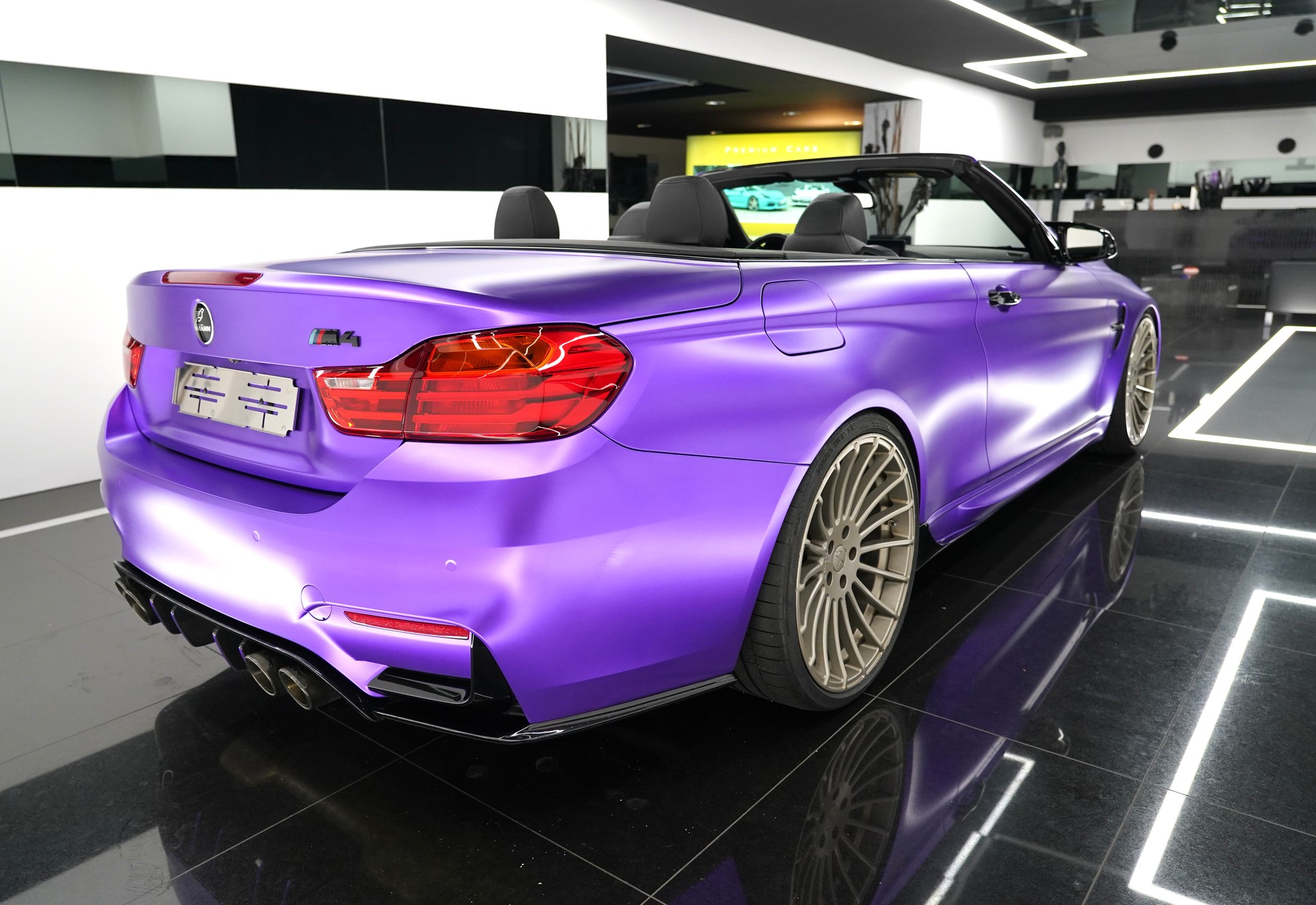 BMW M4 Cabrio-showroom-element-3