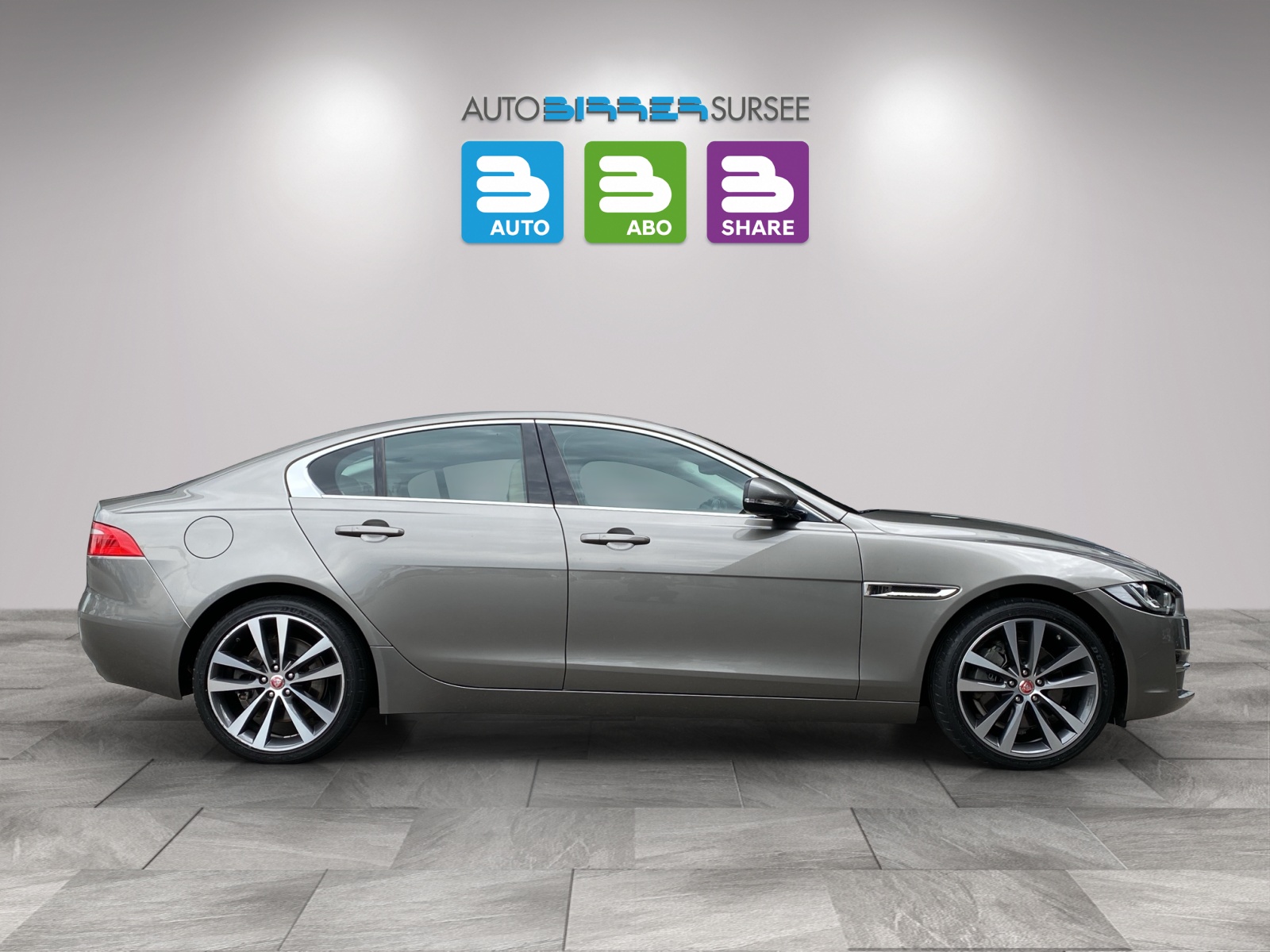 JAGUAR XE 2.0 D 180 Prestige AWD-showroom-element-3