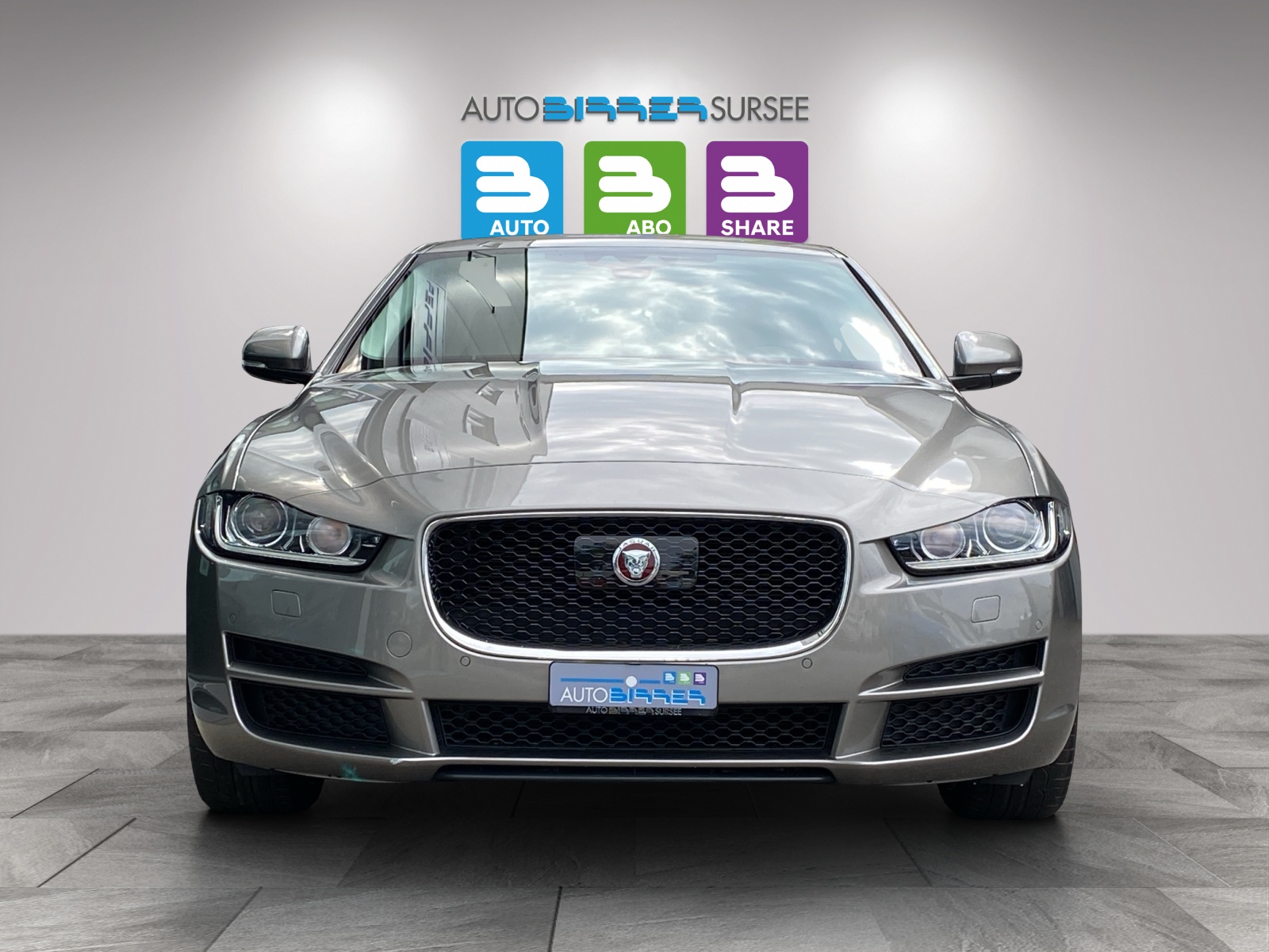 JAGUAR XE 2.0 D 180 Prestige AWD-showroom-element-1