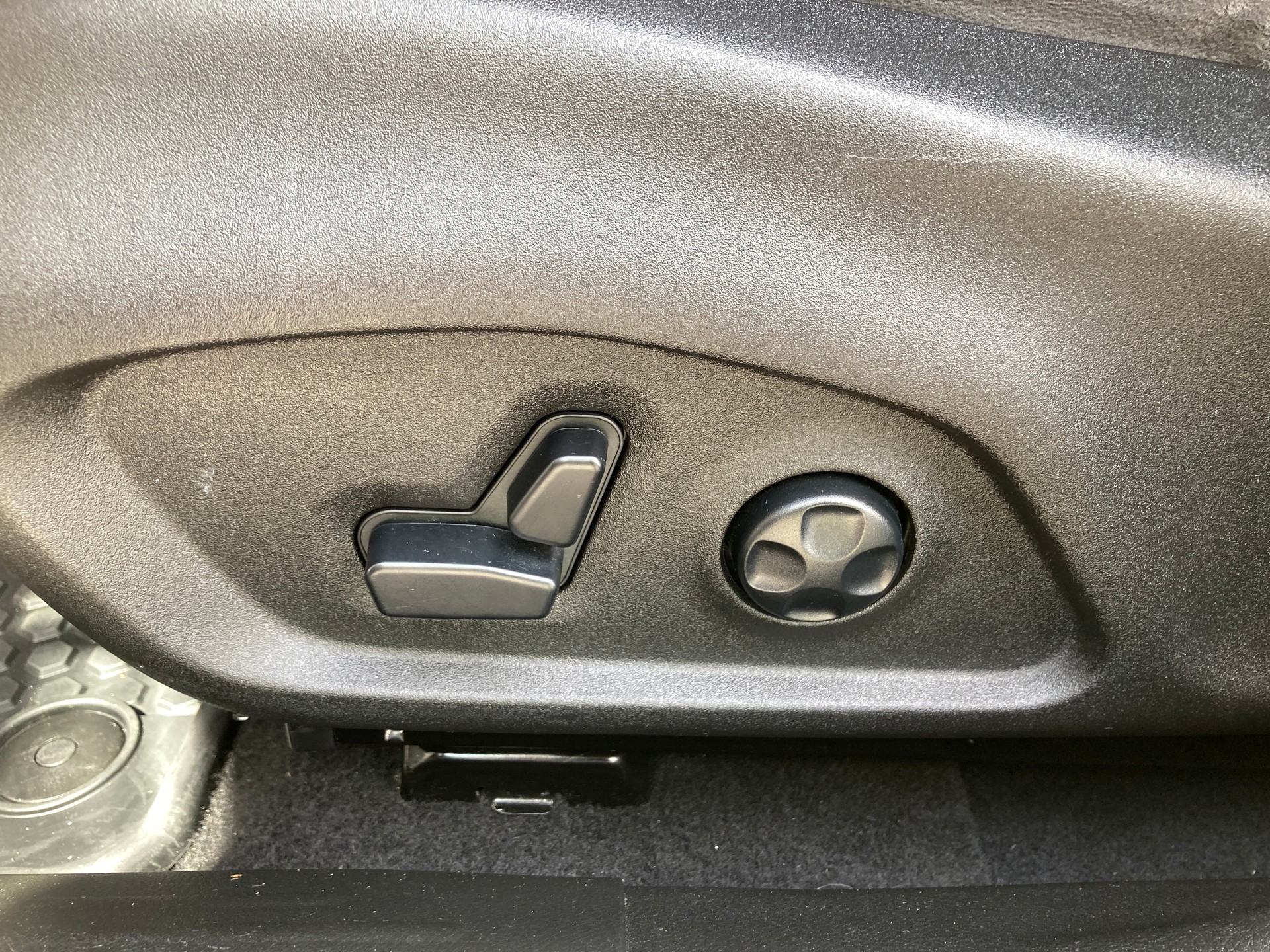 JEEP Renegade 1.3 T PHEV Trailhawk AWD mit Geländeuntersetzung-image-19