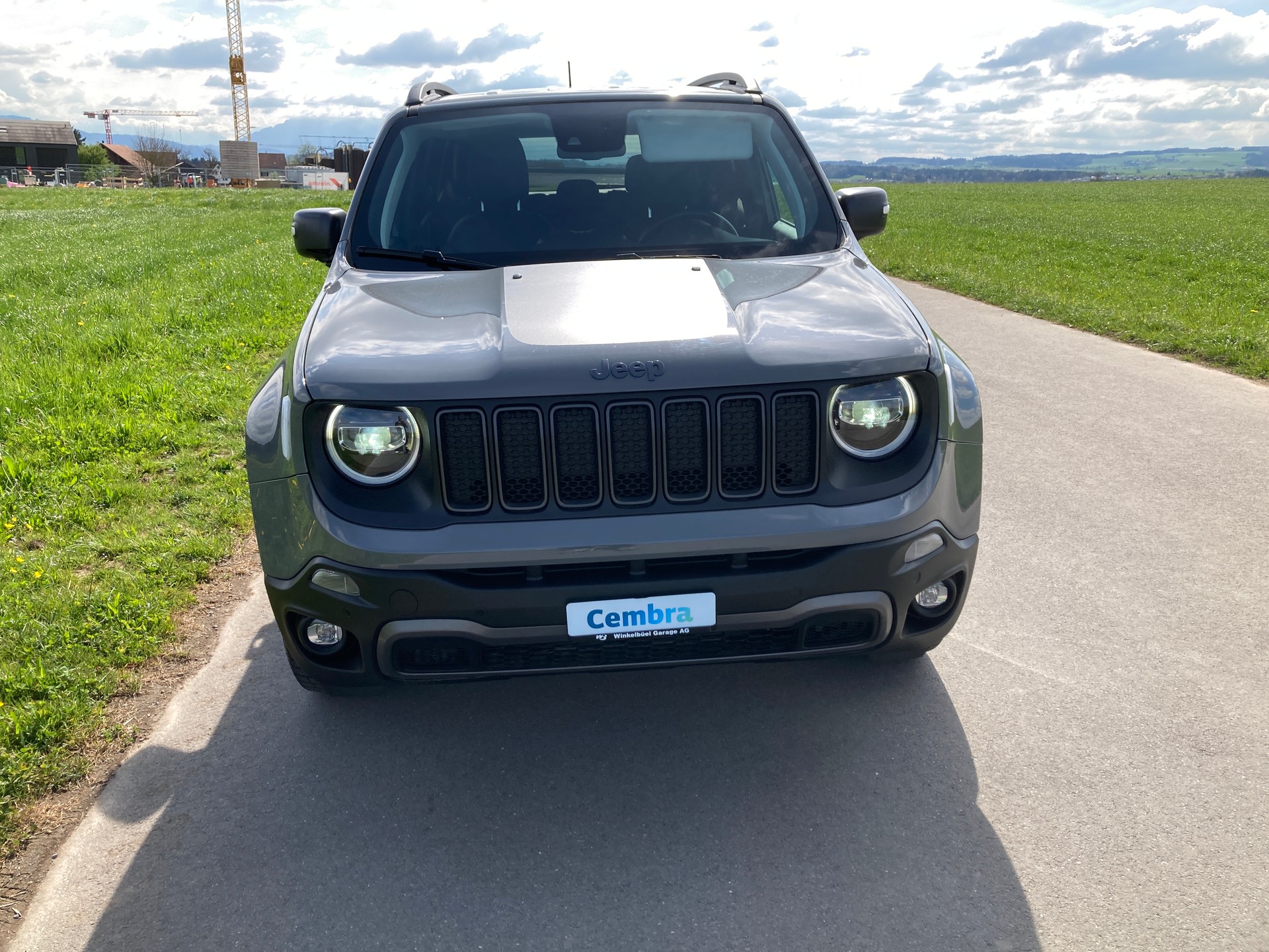 JEEP Renegade 1.3 T PHEV Trailhawk AWD mit Geländeuntersetzung-showroom-element-1