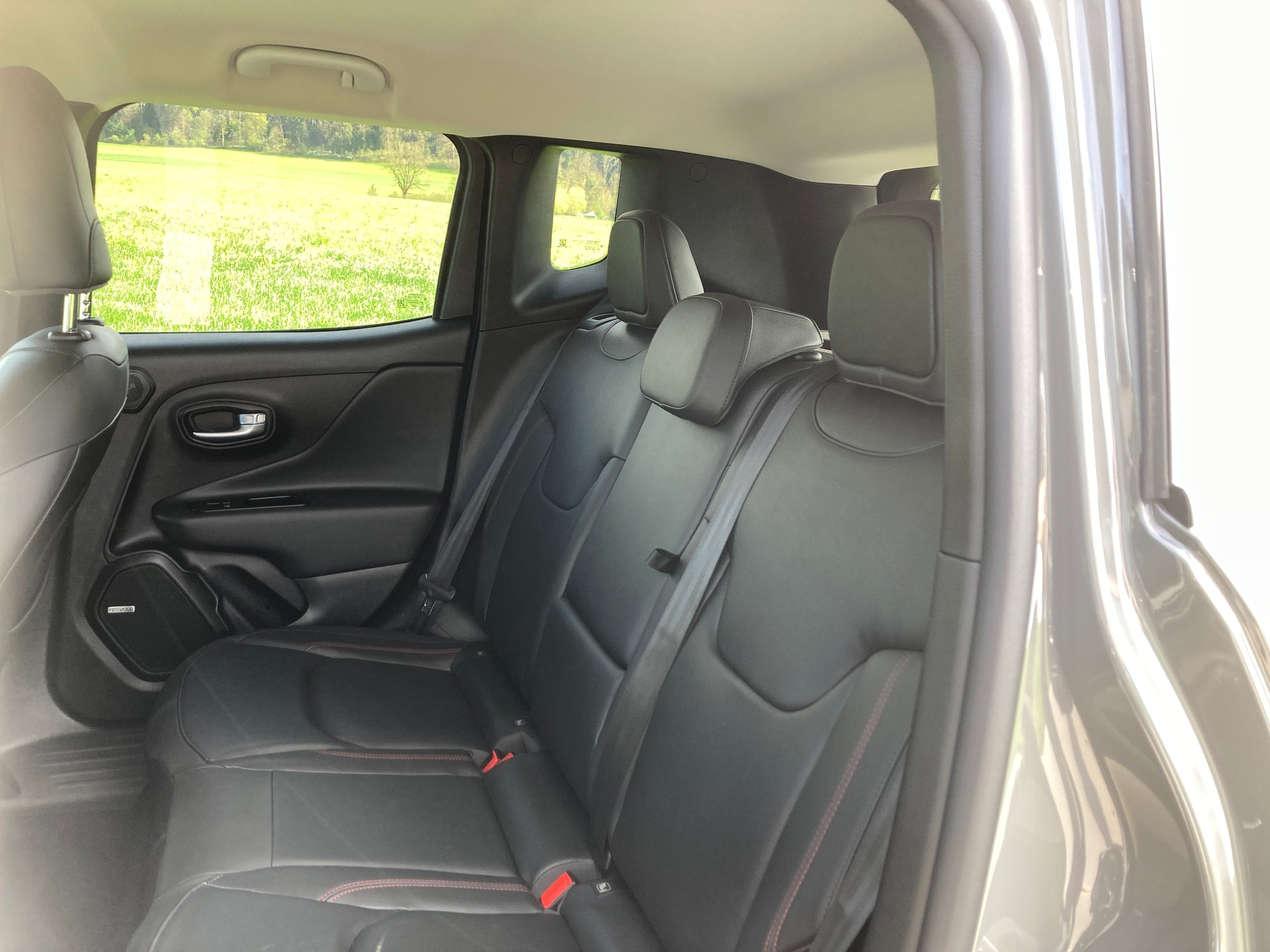JEEP Renegade 1.3 T PHEV Trailhawk AWD mit Geländeuntersetzung-image-14