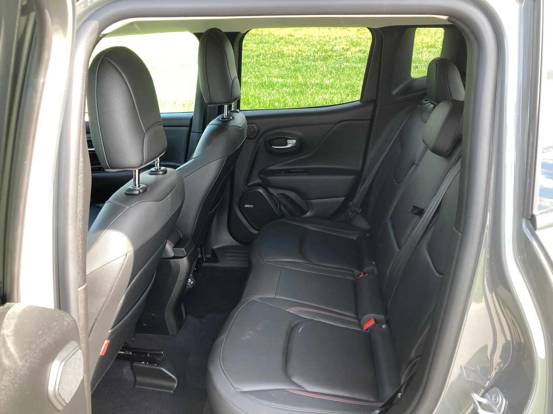 JEEP Renegade 1.3 T PHEV Trailhawk AWD mit Geländeuntersetzung-image-13