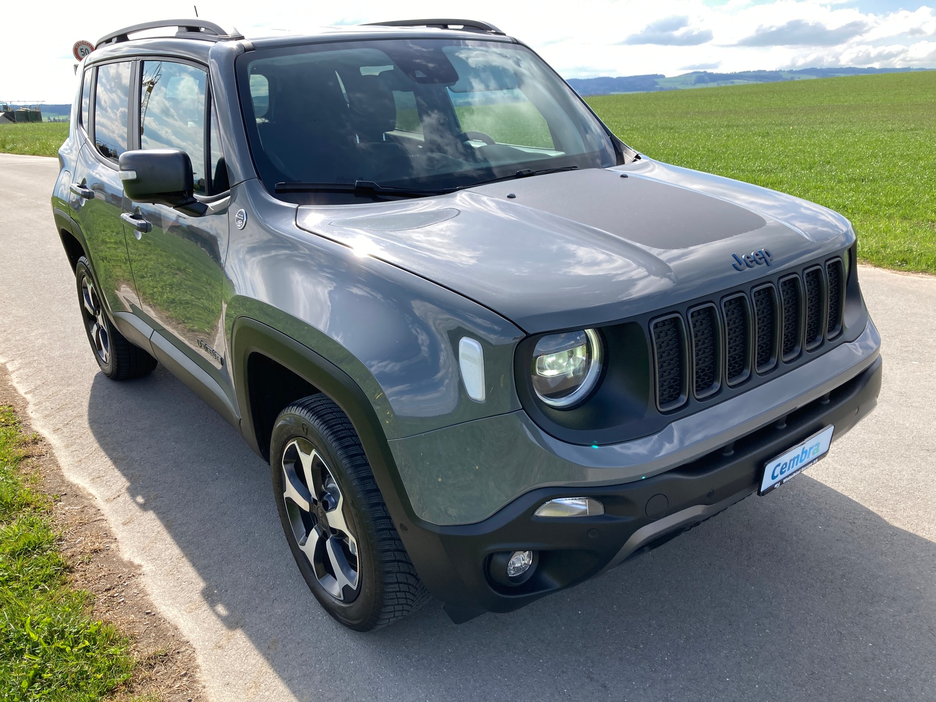 JEEP Renegade 1.3 T PHEV Trailhawk AWD mit Geländeuntersetzung-showroom-element-2