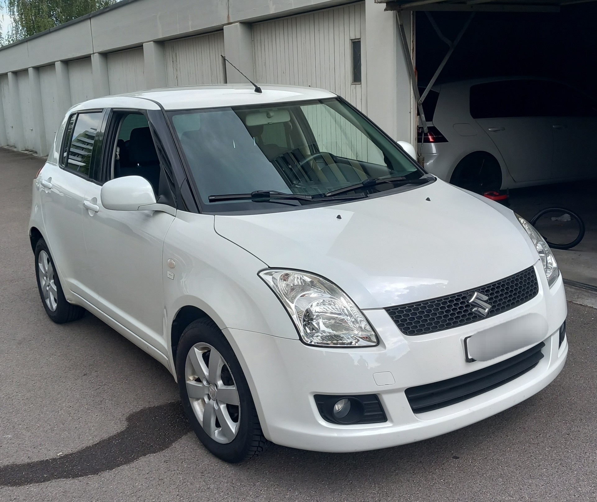 SUZUKI Swift 1.5i 16V VVT GL Top-showroom-element-1