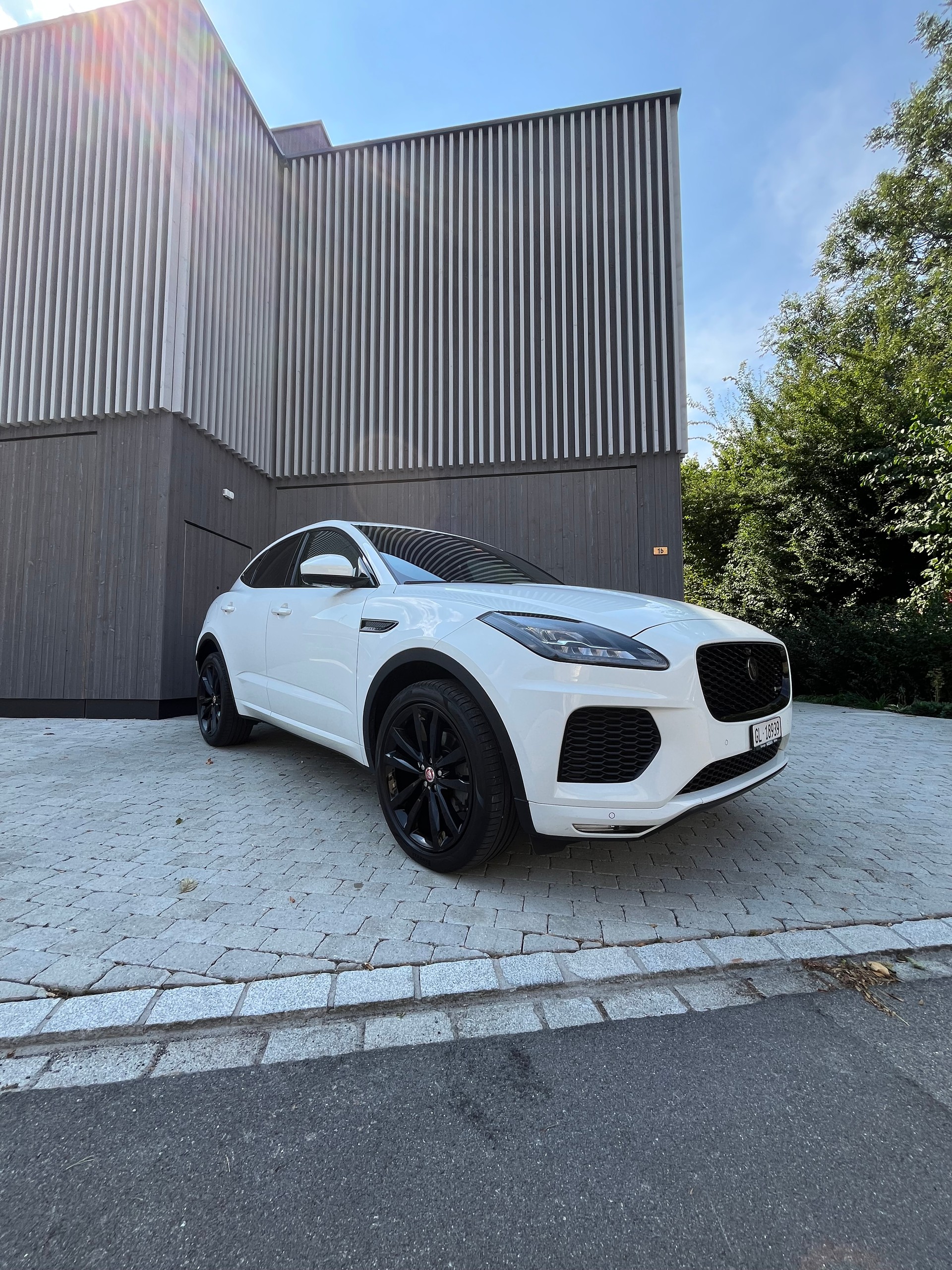 JAGUAR 2.0 D 180 R-Dynamic HSE AWD