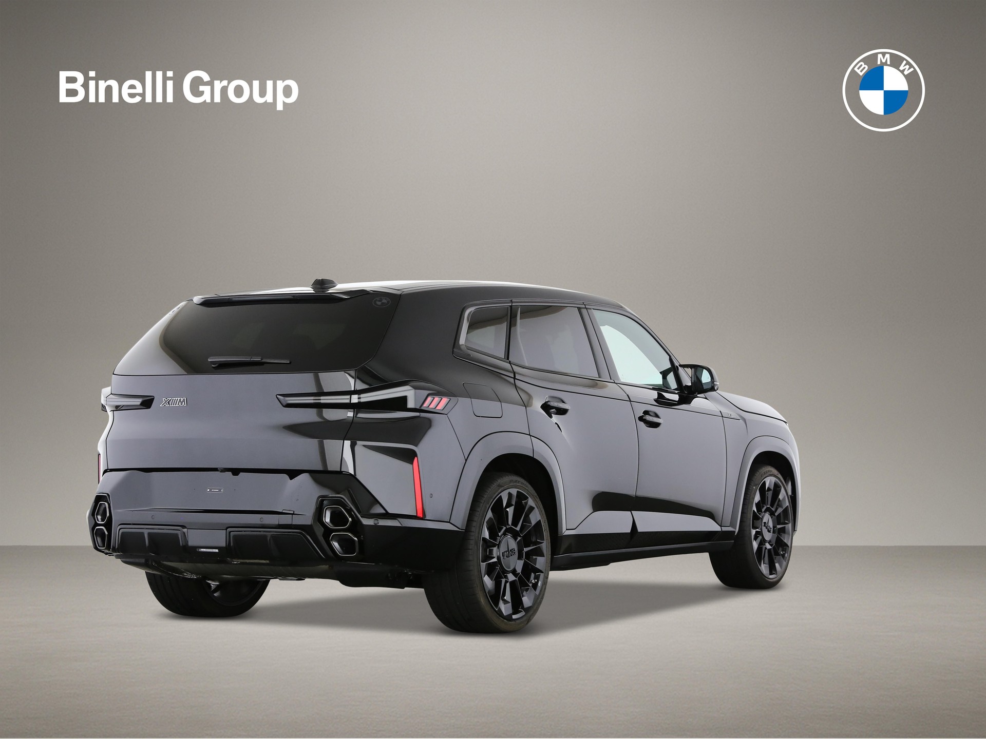 BMW XM 50e Plug-in Hybrid-showroom-element-1