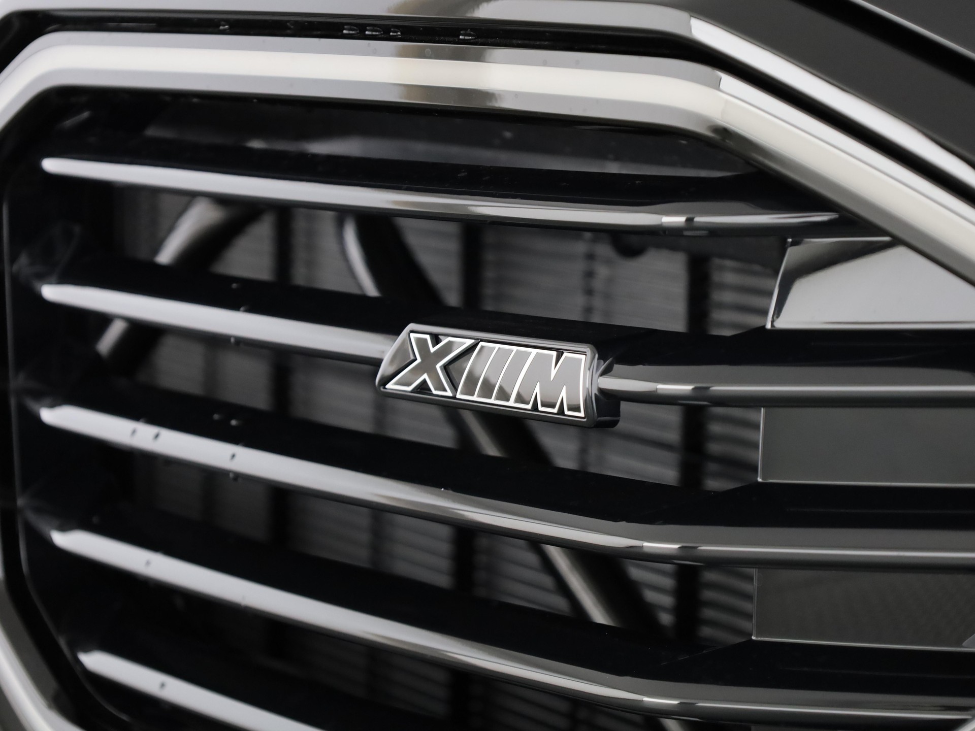 BMW XM 50e Plug-in Hybrid-image-6