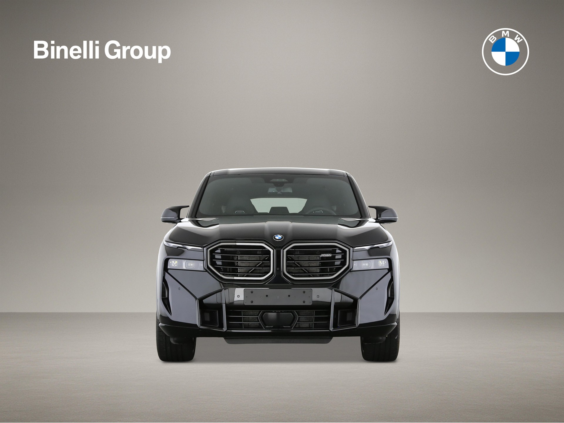 BMW XM 50e Plug-in Hybrid-showroom-element-2