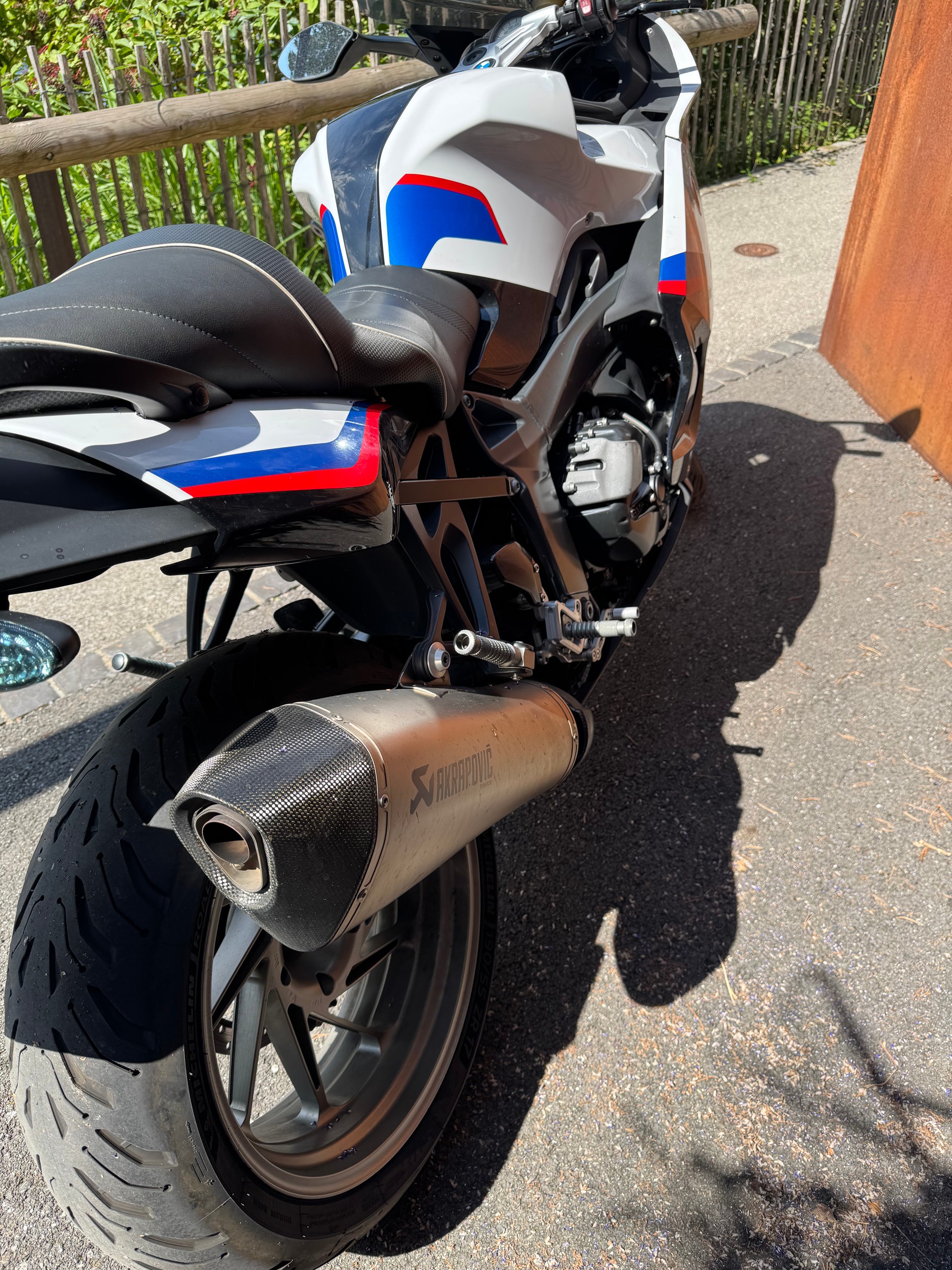 BMW S-image-1