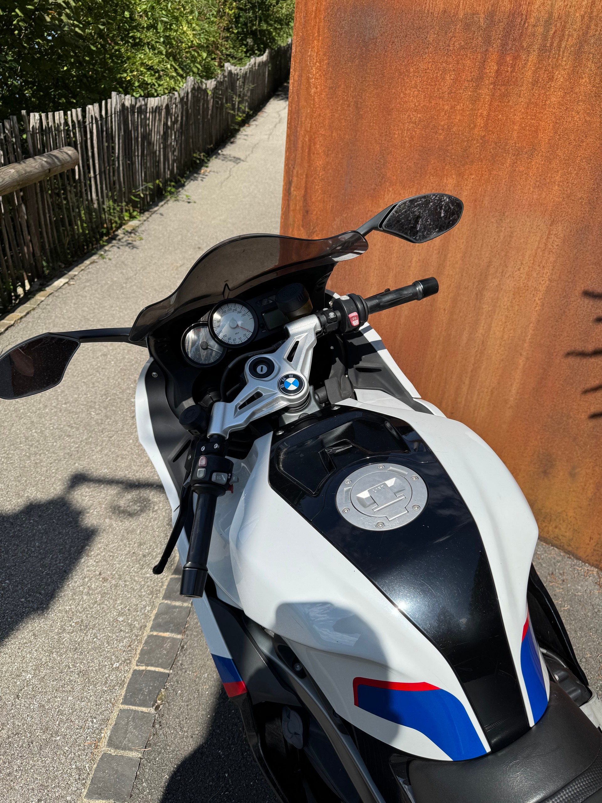 BMW S-image-4