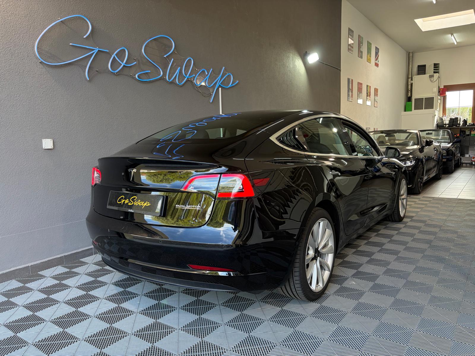 TESLA Model 3 Long Range Dual Motor AWD-showroom-element-2