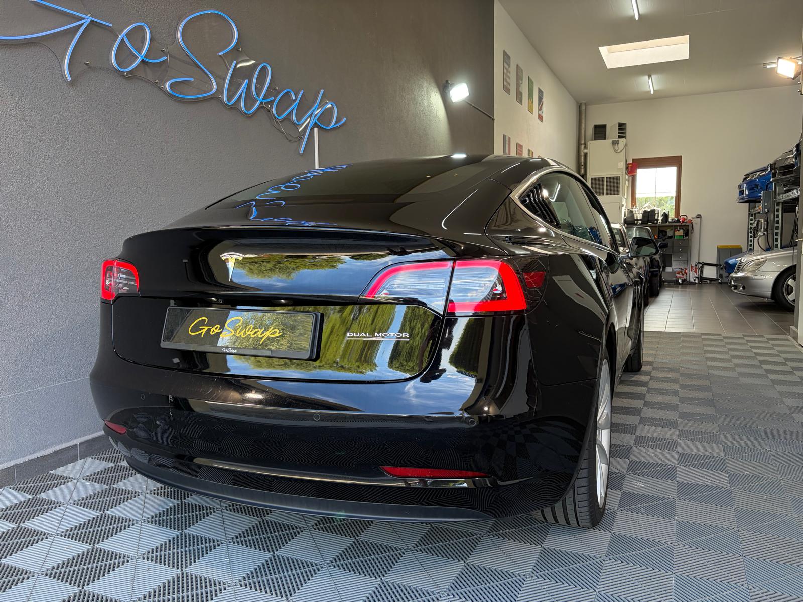 TESLA Model 3 Long Range Dual Motor AWD-showroom-element-3