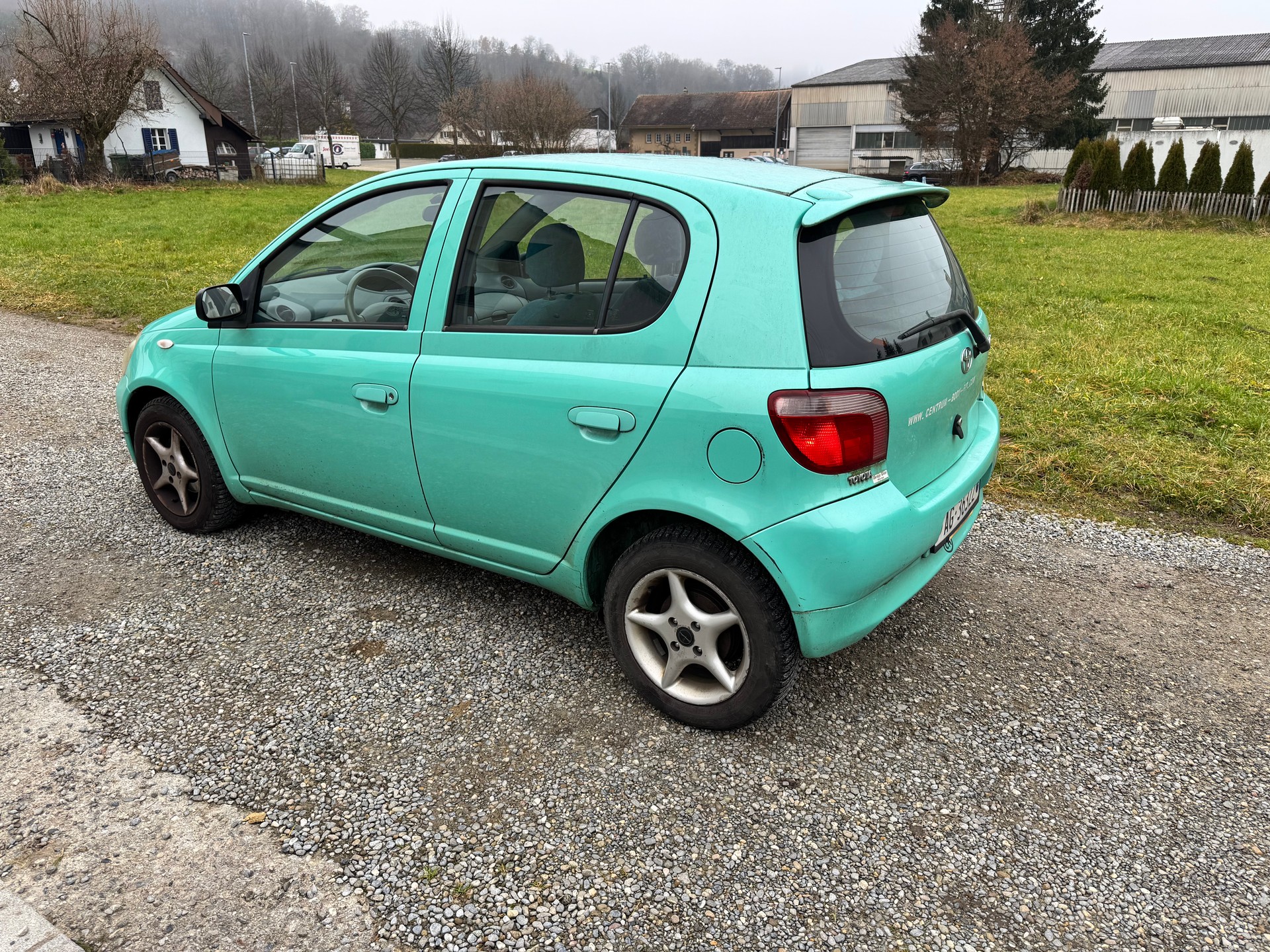 TOYOTA Yaris 1.3 Linea Sol-showroom-element-2
