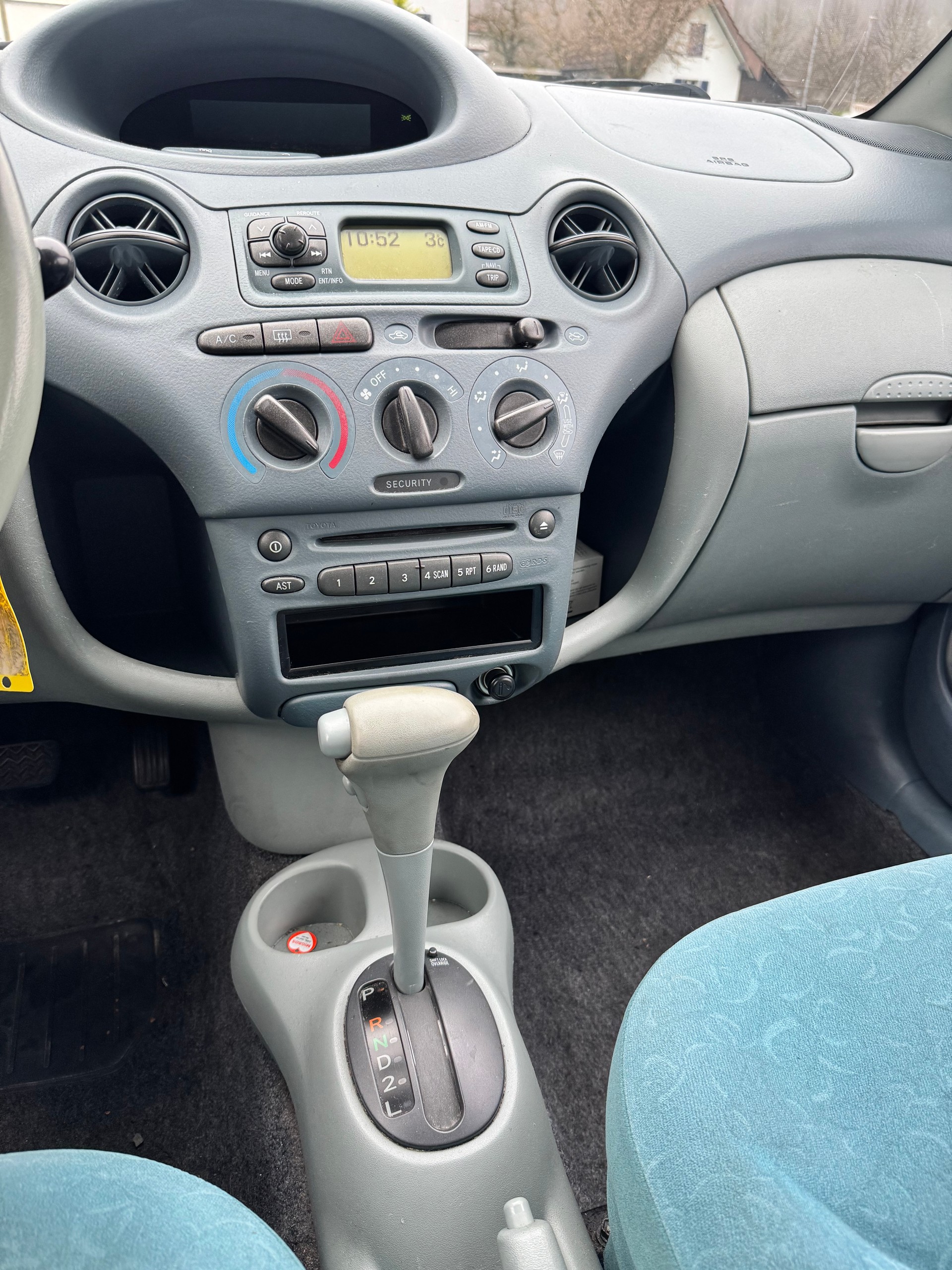 TOYOTA Yaris 1.3 Linea Sol-image-5