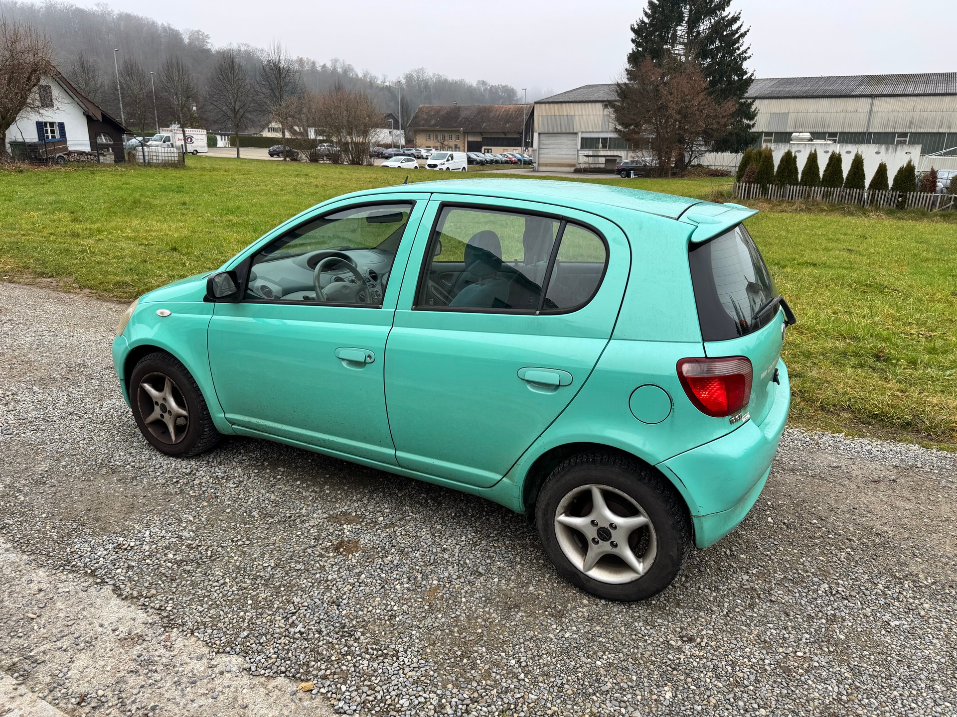 TOYOTA Yaris 1.3 Linea Sol-showroom-element-1