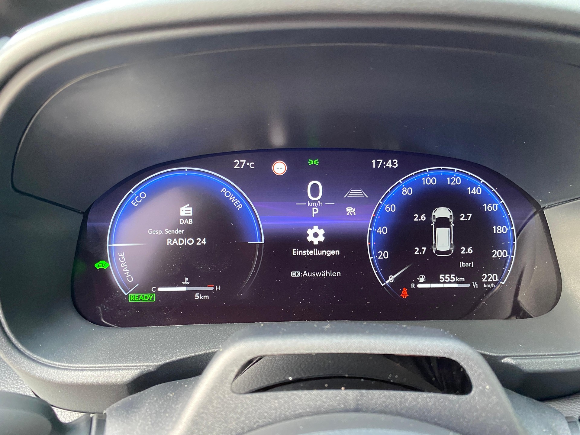 TOYOTA Yaris Cross 1.5 VVT-i HSD Premium AWD-i-image-9