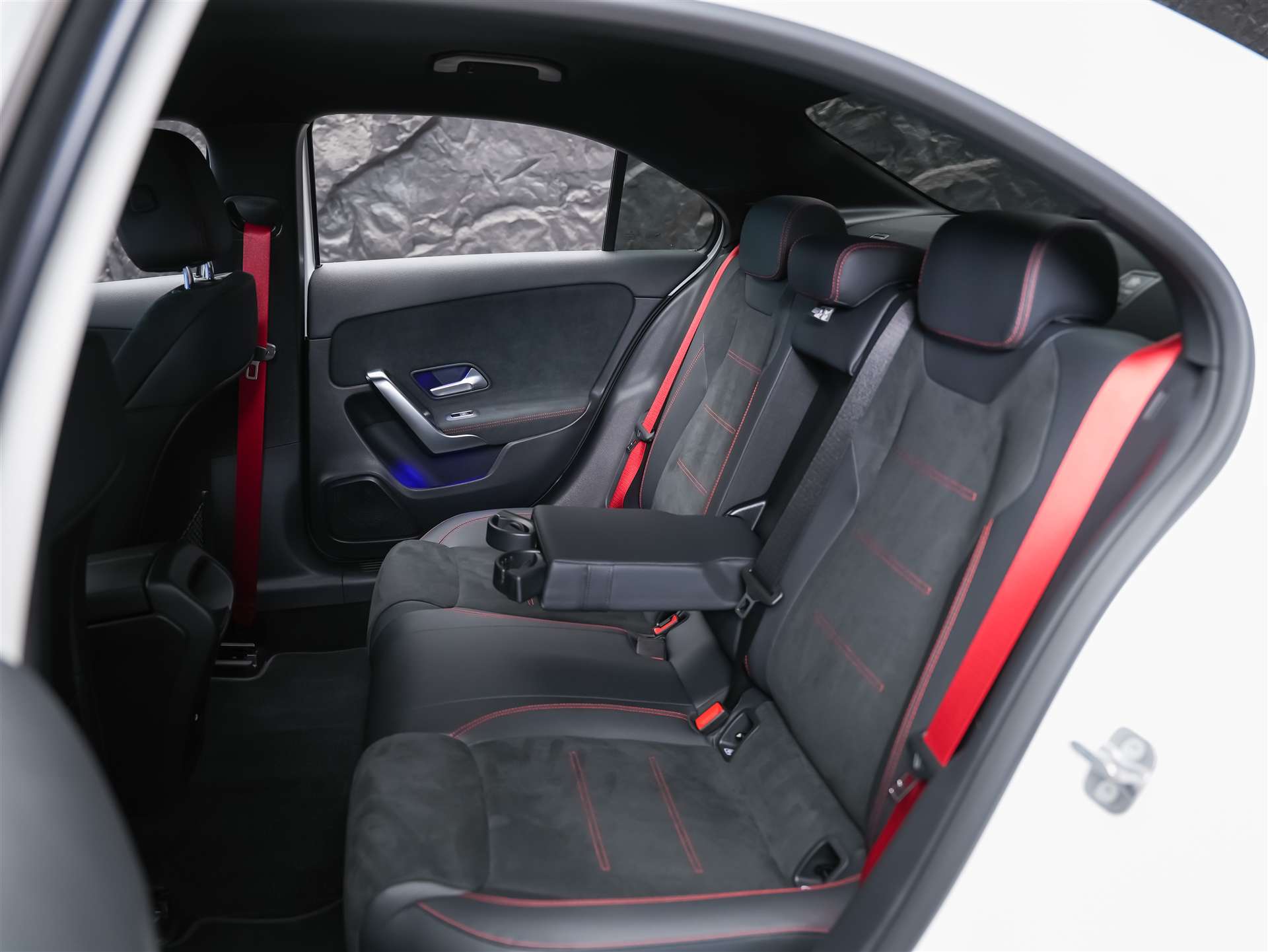 MERCEDES-BENZ A35 AMG 4Matic+ 8G-DCT*20" Felgen*Werksgarantie*Lenkradheizung*Ambientebeleuchtung*-image-13
