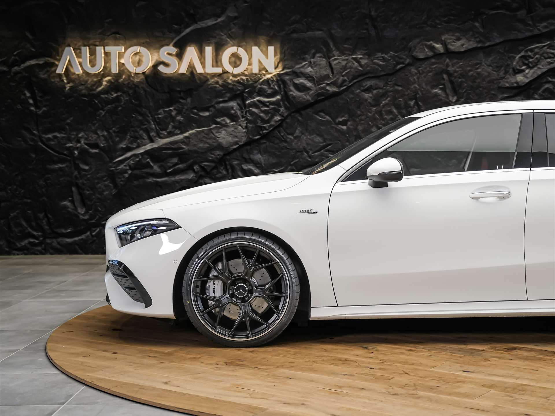 MERCEDES-BENZ A35 AMG 4Matic+ 8G-DCT*20" Felgen*Werksgarantie*Lenkradheizung*Ambientebeleuchtung*-image-15
