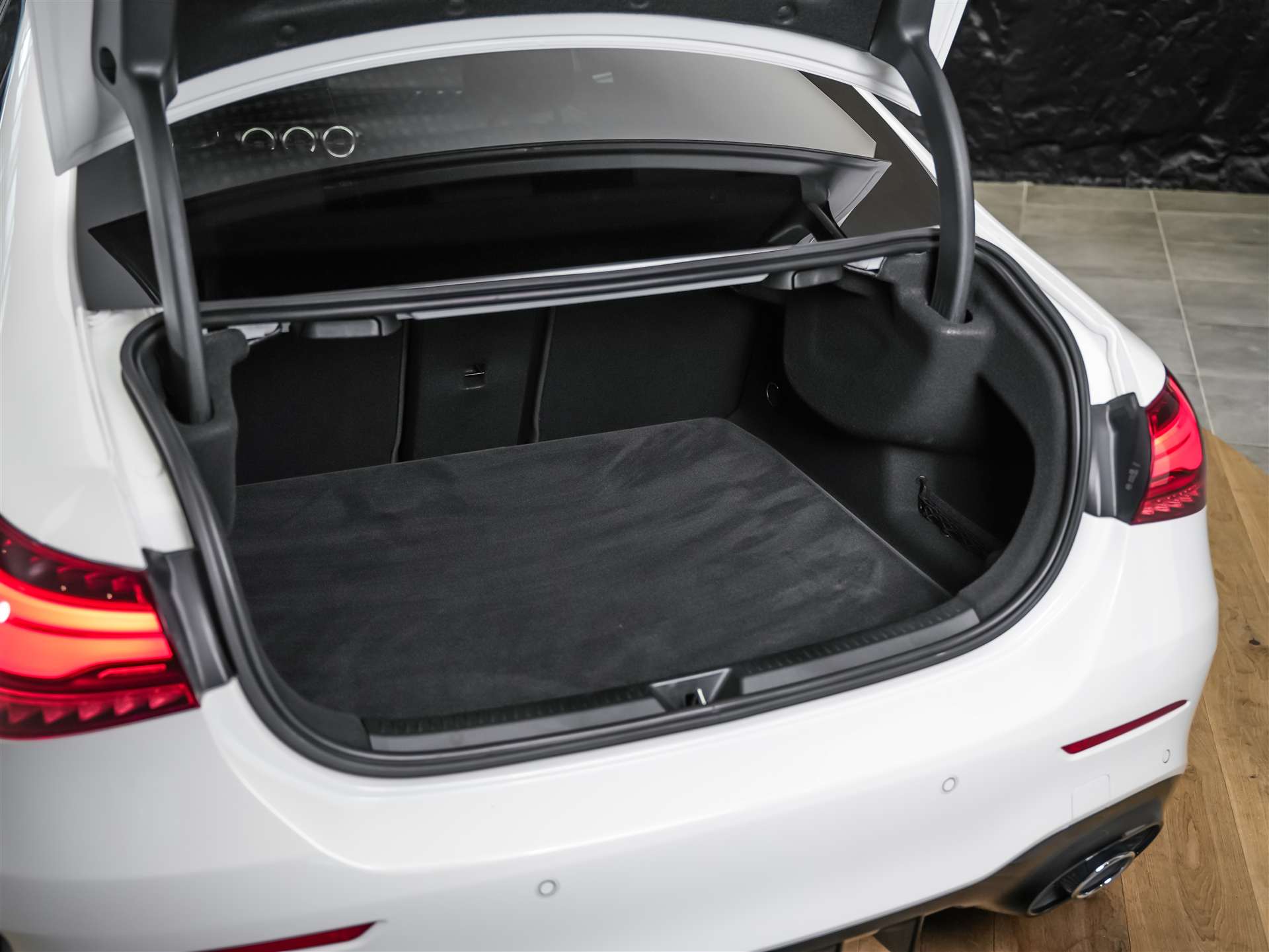 MERCEDES-BENZ A35 AMG 4Matic+ 8G-DCT*20" Felgen*Werksgarantie*Lenkradheizung*Ambientebeleuchtung*-image-41