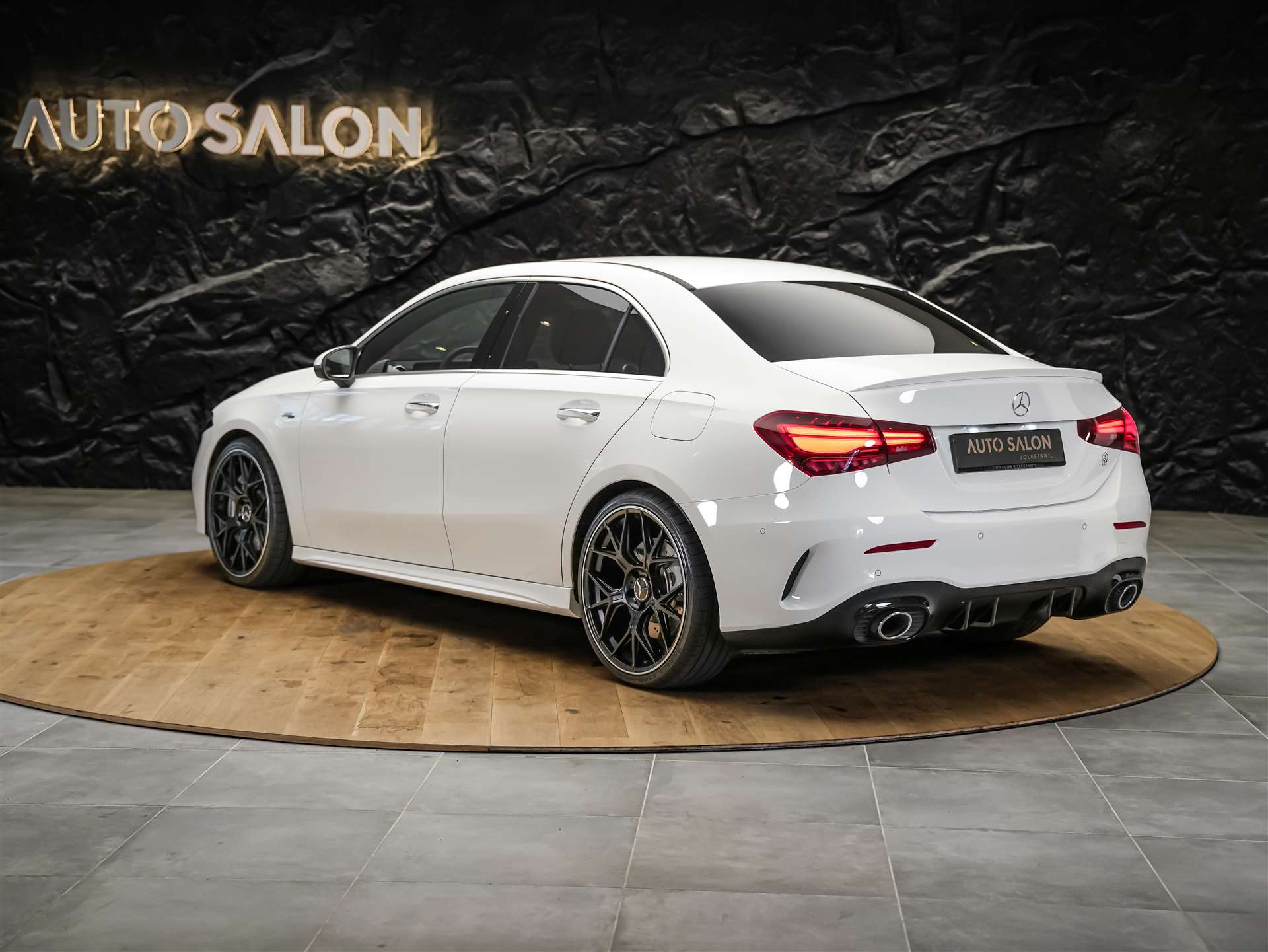 MERCEDES-BENZ A35 AMG 4Matic+ 8G-DCT*20" Felgen*Werksgarantie*Lenkradheizung*Ambientebeleuchtung*-showroom-element-3