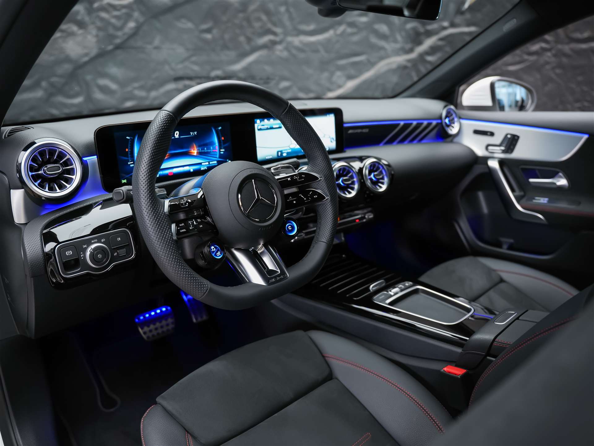 MERCEDES-BENZ A35 AMG 4Matic+ 8G-DCT*20" Felgen*Werksgarantie*Lenkradheizung*Ambientebeleuchtung*-image-8