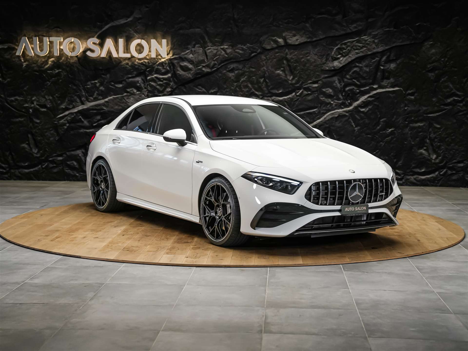 MERCEDES-BENZ A35 AMG 4Matic+ 8G-DCT*20" Felgen*Werksgarantie*Lenkradheizung*Ambientebeleuchtung*-image-6