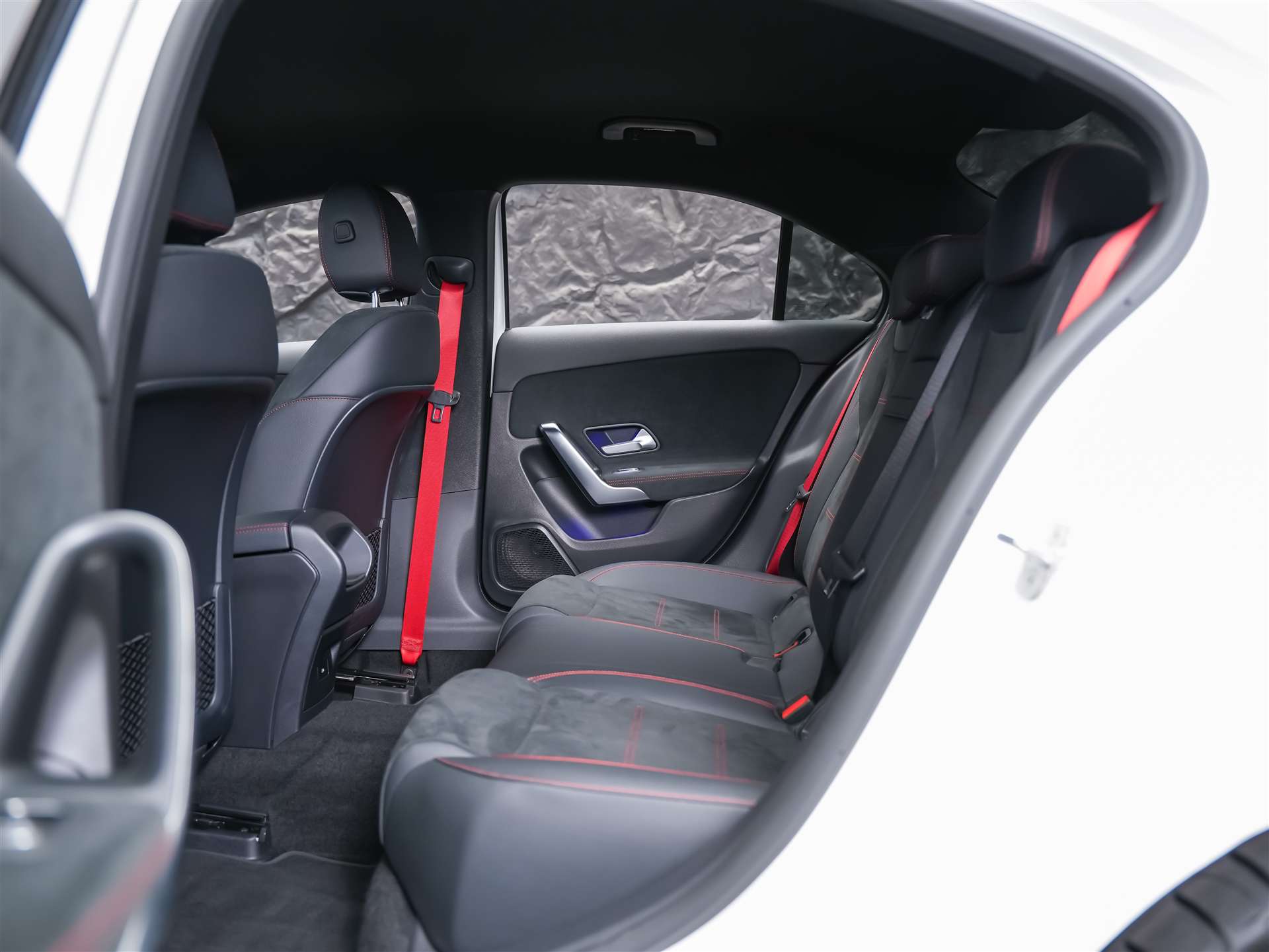 MERCEDES-BENZ A35 AMG 4Matic+ 8G-DCT*20" Felgen*Werksgarantie*Lenkradheizung*Ambientebeleuchtung*-image-12