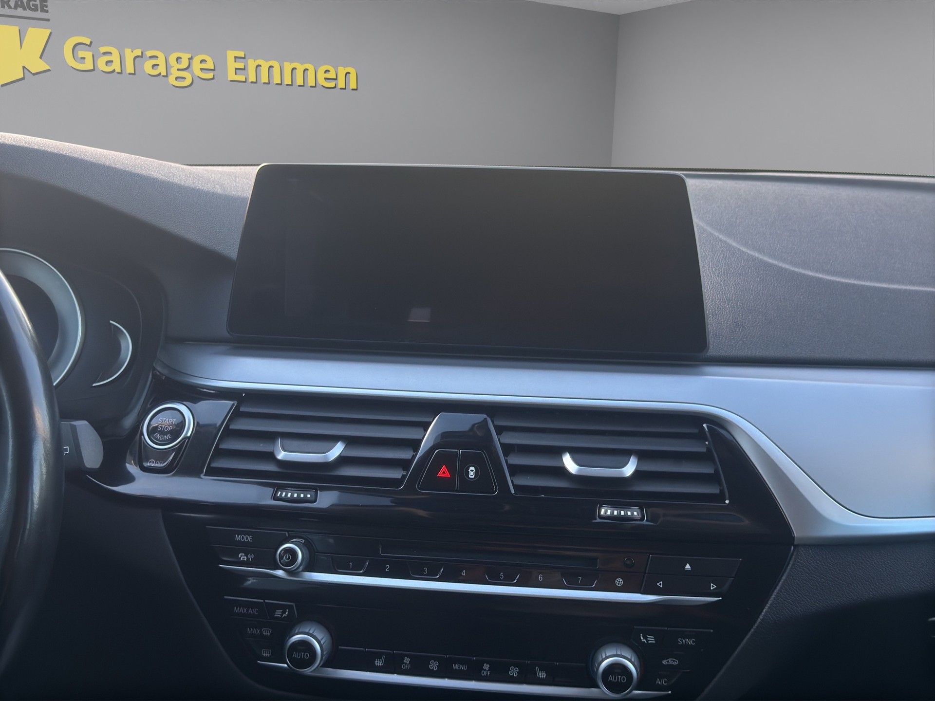 BMW 520d xDrive Touring Steptronic-image-13