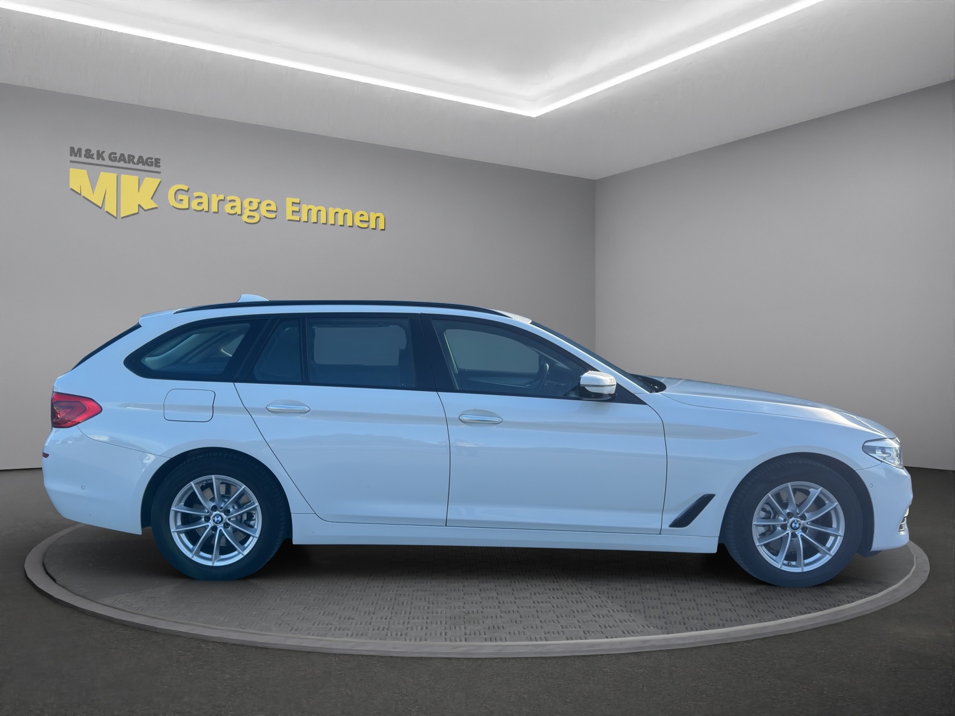 BMW 520d xDrive Touring Steptronic-image-5