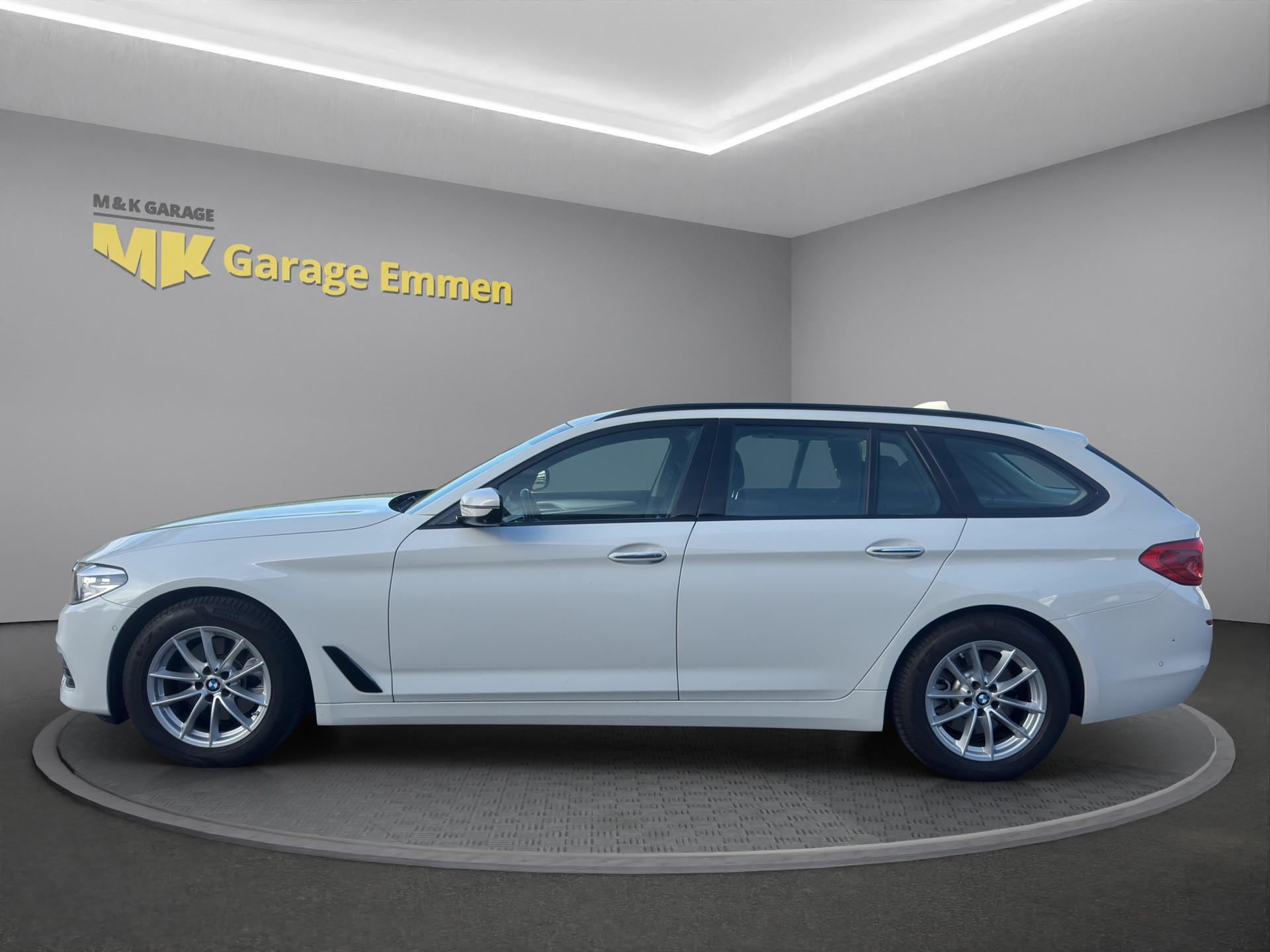 BMW 520d xDrive Touring Steptronic-showroom-element-1