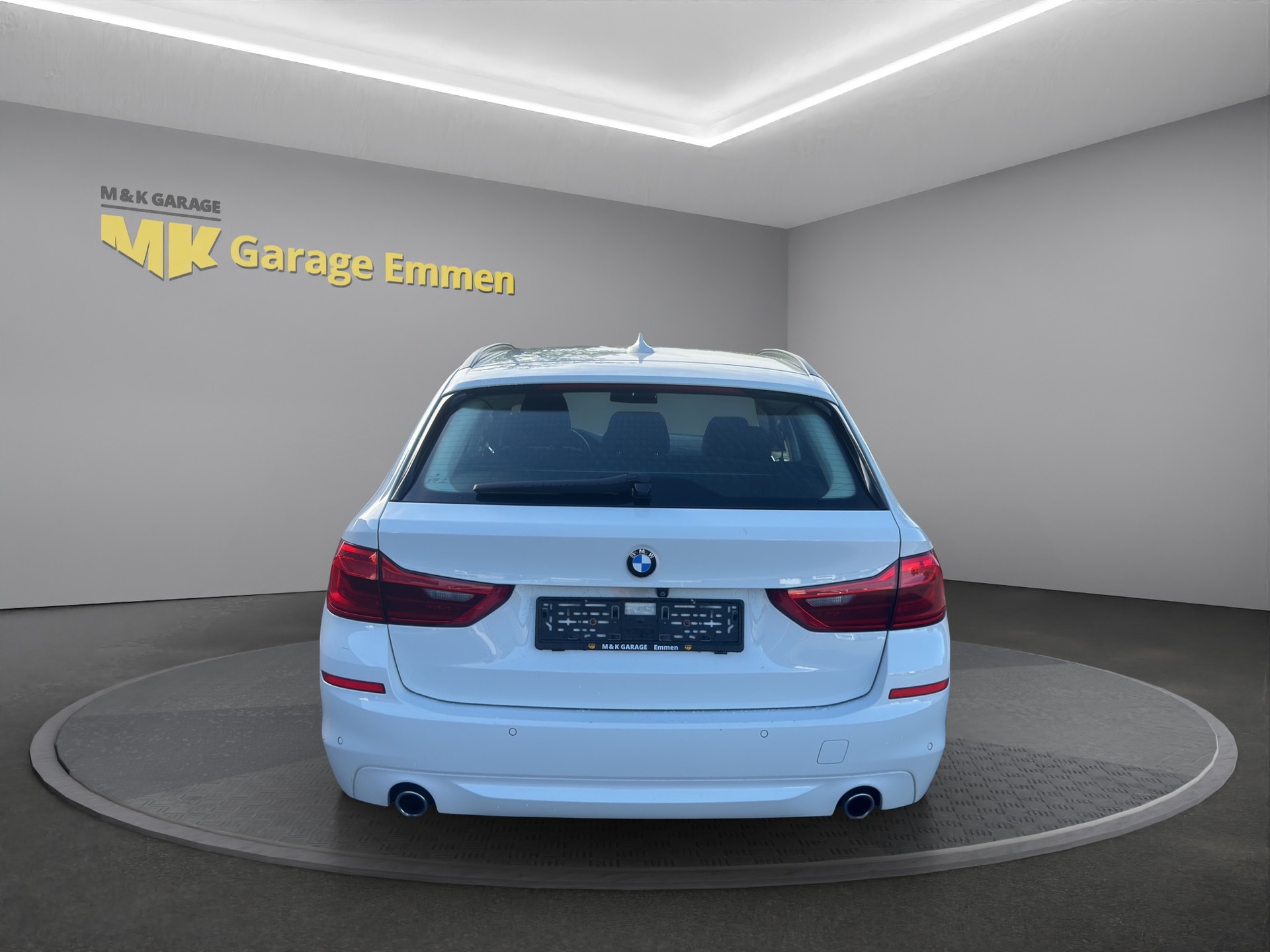 BMW 520d xDrive Touring Steptronic-showroom-element-3