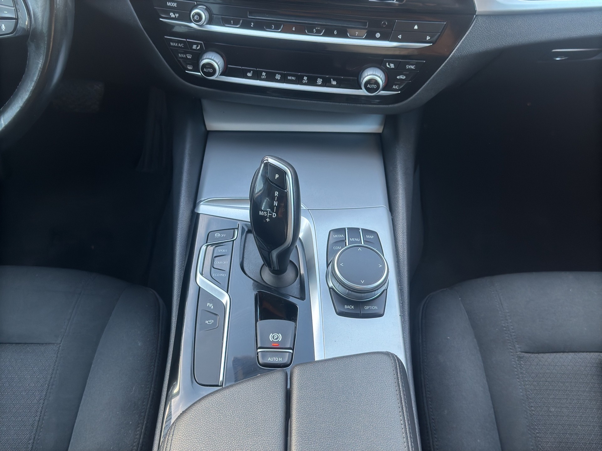 BMW 520d xDrive Touring Steptronic-image-14