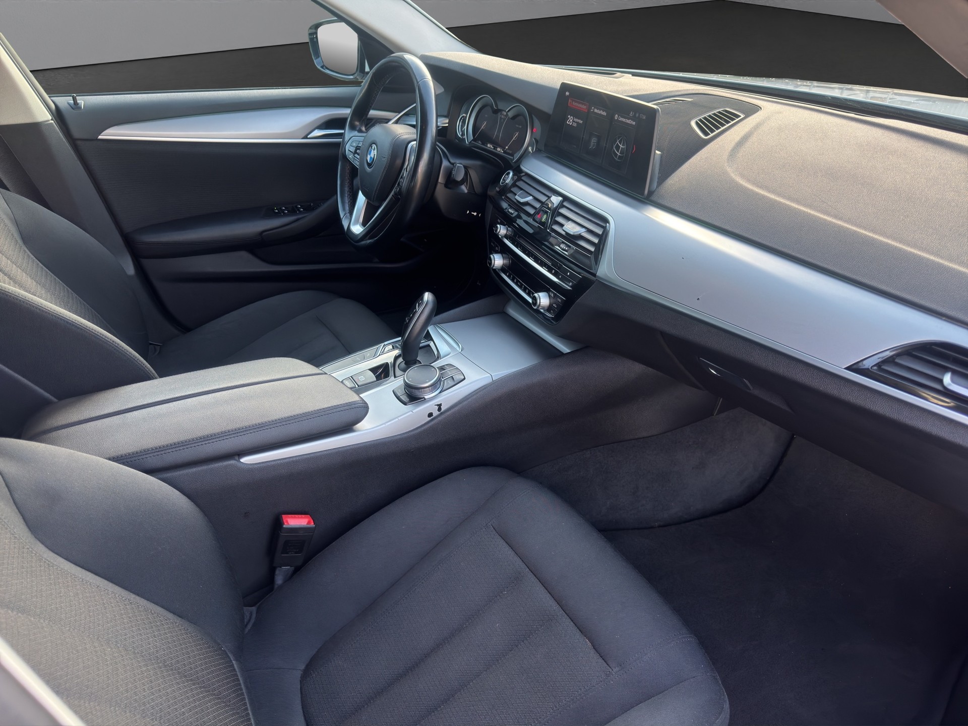 BMW 520d xDrive Touring Steptronic-image-10