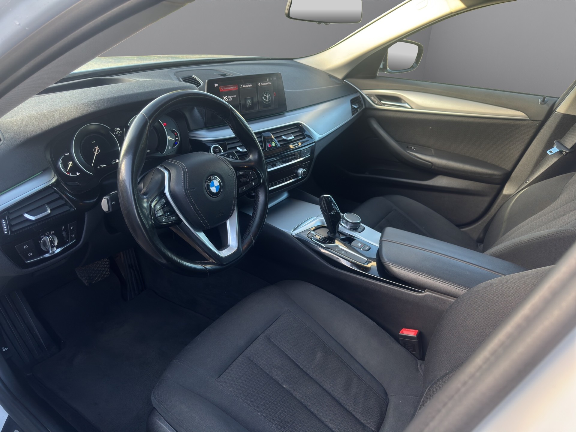BMW 520d xDrive Touring Steptronic-image-11