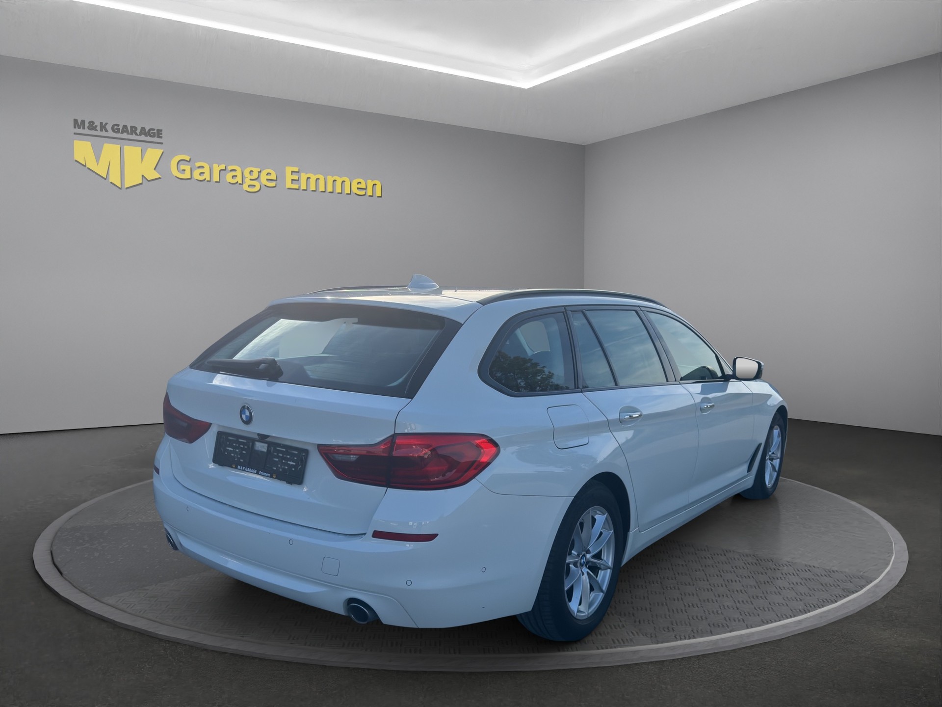 BMW 520d xDrive Touring Steptronic-image-4