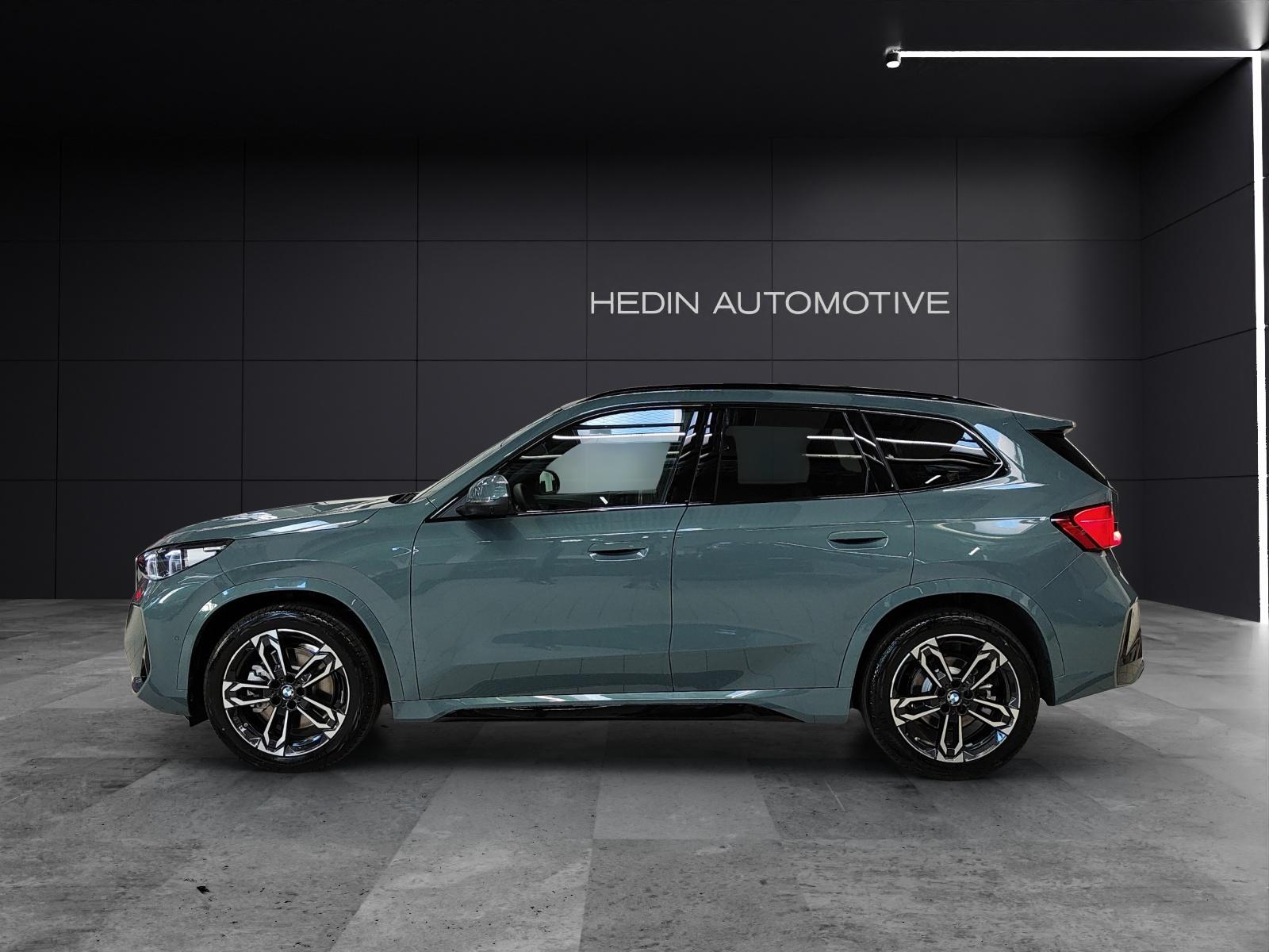BMW X1 U11 23i xDrive paddles-showroom-element-1